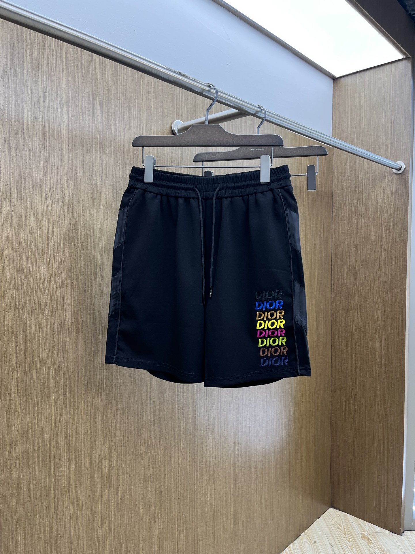 NO:154762,CD New spring and summer men's casual shorts, high-end products are simple, fashionable and generous, customized original imported fabrics, simple, neat and refreshing, the quality workmanship details can withstand any form of inspection, simple, generous and versatile, elegant and handsome, with a new look!  The appearance is invincible, the details are very good, and the fyl person is not picky!  Code number M-3xL, shorts, alexander wang19860909CD 春夏新款男士休闲短裤 高端货简洁时尚大方 定制原版进口面料 简洁利落又清爽 品质做工细节经得起任何形式检验简约大方百搭款 上身优雅帅气,焕然一新的即视感！品相无敌,细节都很到位,fyl上身不挑人！ 码数M-3xL,,shorts,alexander wang,Men's clothing