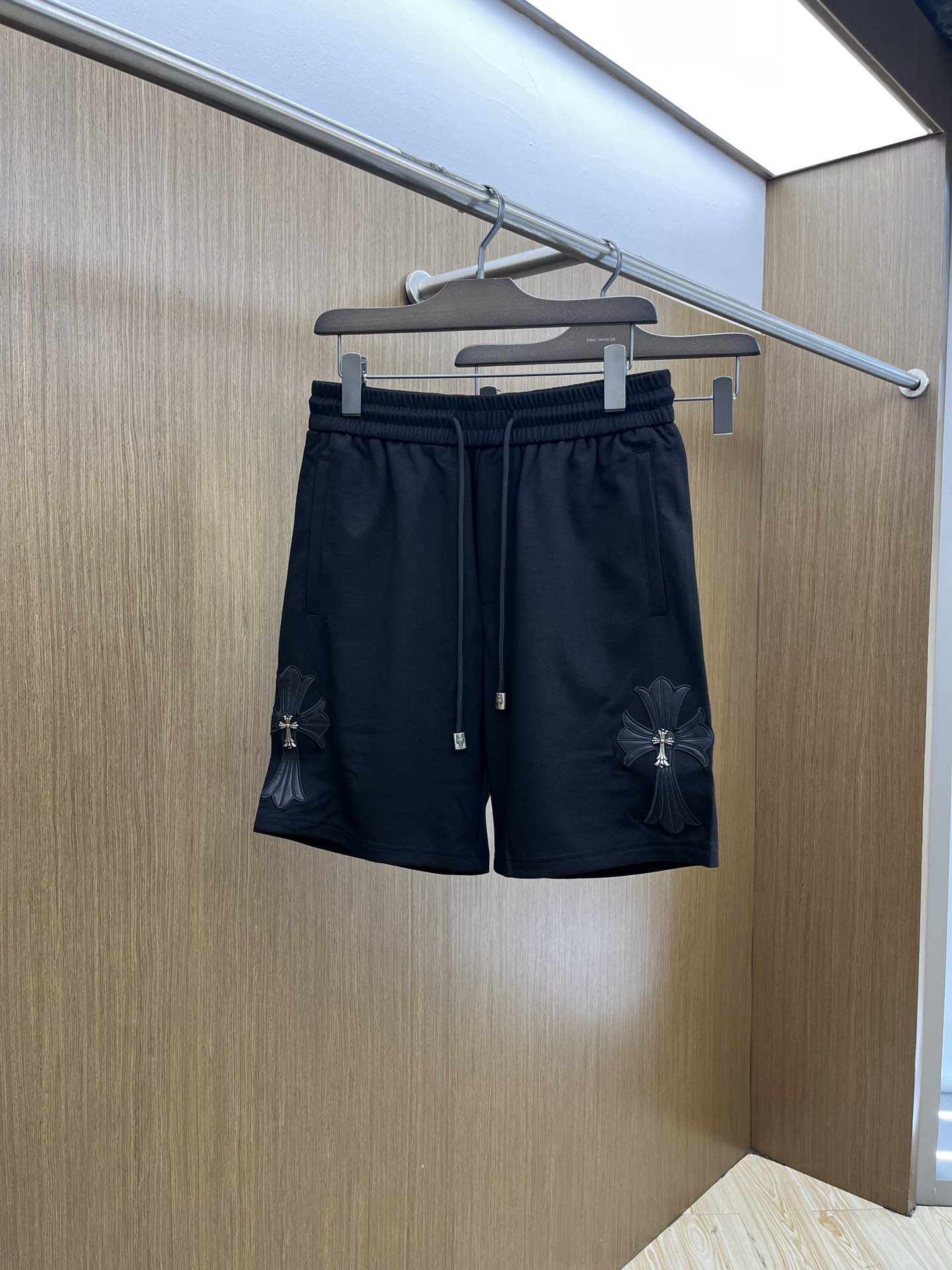 NO:154766,CH new spring and summer men's casual shorts, high-end products are simple, fashionable and generous, customized original imported fabrics, simple, neat and refreshing, the quality workmanship details can withstand any form of inspection, simple, generous and versatile, elegant and handsome, and a brand new visual feeling!  The appearance is invincible, the details are very good, and the fyl person is not picky!  Code number M-3xL, shorts, alexander wang19860909CH 春夏新款男士休闲短裤 高端货简洁时尚大方 定制原版进口面料 简洁利落又清爽 品质做工细节经得起任何形式检验简约大方百搭款 上身优雅帅气,焕然一新的即视感！品相无敌,细节都很到位,fyl上身不挑人！ 码数M-3xL,,shorts,alexander wang,Men's clothing