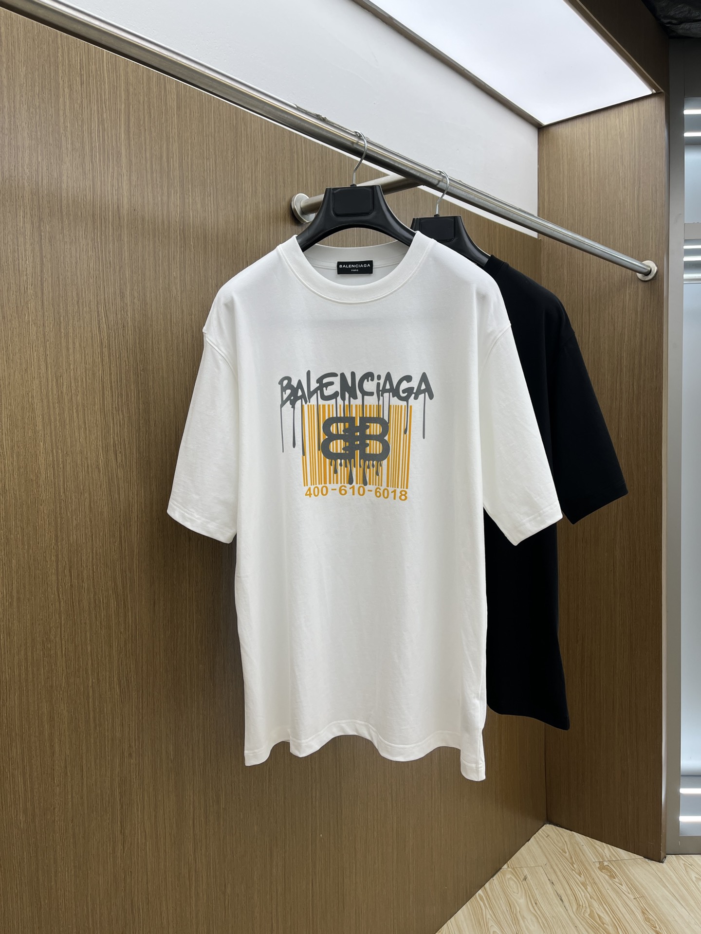 NO:154808,New BBG 1950FW spring and summer new round neck bottoming T-shirt, three-dimensional logo micro-contour half-sleeved active cotton base T-shirt, cotton, feel glutinous and skin-skinned, soft and tough. Processing, toughness and wrinkle resistance have been greatly improved. The micro-contour tailoring is very well-placed, and the chest logo printing process is extremely recognizable. The three-standard logo is complete, and the single-skin base must be used. The same model for men and women, fms, S-XXL, tees, t-shirt, alexander wang19860909新款 BBG 1950FW春夏新品圆领打底外穿T恤,立体感logo微廓形半袖活性纯棉打底T恤,棉,手感面糯有骨感,柔而有韧性.工艺处理,韧性和抗皱性能得到大幅度提高.微廓形剪裁很到位,胸前logo印花工艺,辨识度极高.三标齐全,单穿打底必备单品. 男女同款fms 码数S-XXL,,tees，t-shirt,alexander wang,Men's clothing