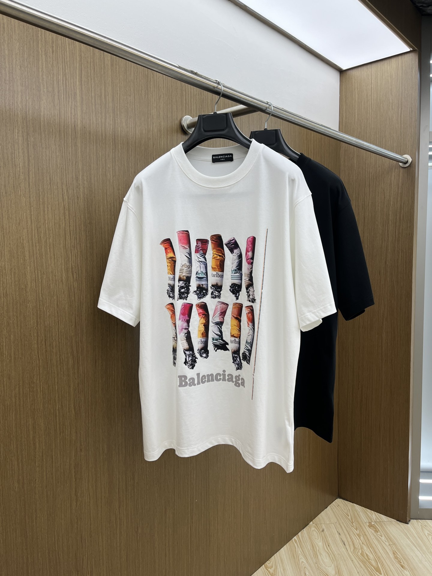 NO:154822,New BBG 1950FW spring and summer new round neck bottoming T-shirt, three-dimensional logo micro-contour half-sleeved active cotton base T-shirt, cotton, feel glutinous and skin-skinned, soft and tough. Processing, toughness and wrinkle resistance have been greatly improved. The micro-contour tailoring is very well-placed, and the chest logo printing process is extremely recognizable. The three-standard logo is complete, and the single-skin base must be used. The same model for men and women, fms, S-XXL, tees, t-shirt, alexander wang19860909新款 BBG 1950FW春夏新品圆领打底外穿T恤,立体感logo微廓形半袖活性纯棉打底T恤,棉,手感面糯有骨感,柔而有韧性.工艺处理,韧性和抗皱性能得到大幅度提高.微廓形剪裁很到位,胸前logo印花工艺,辨识度极高.三标齐全,单穿打底必备单品. 男女同款fms 码数S-XXL,,tees，t-shirt,alexander wang,Men's clothing