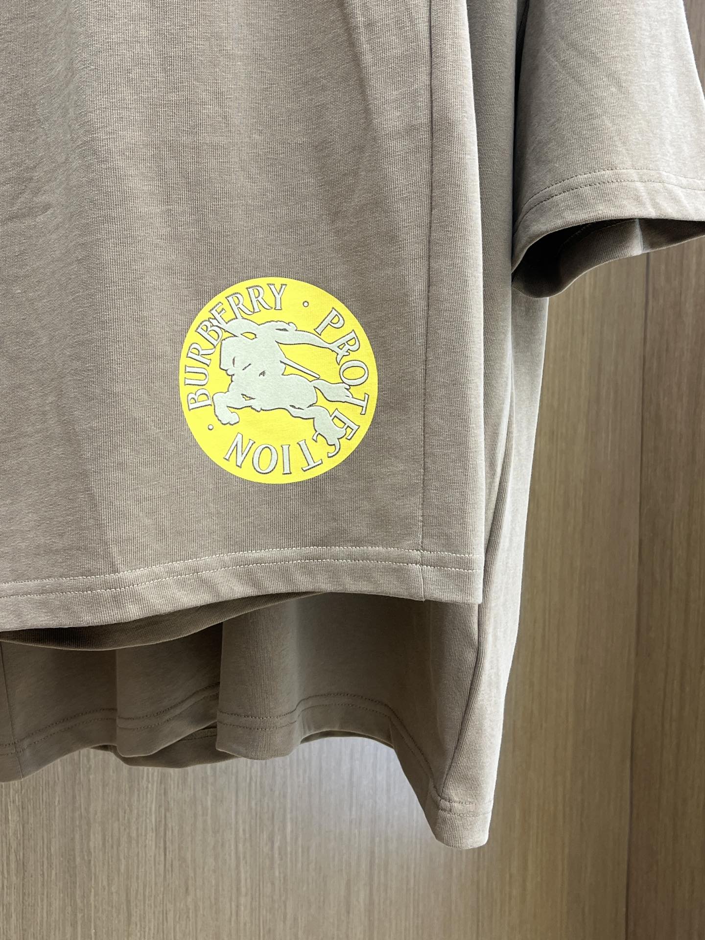 新款/套 BBR 🔥🔥春夏最新款休闲短裤短袖套装，男女款👫 贸易公司渠道稀出，同步官网发售！基本每一季都