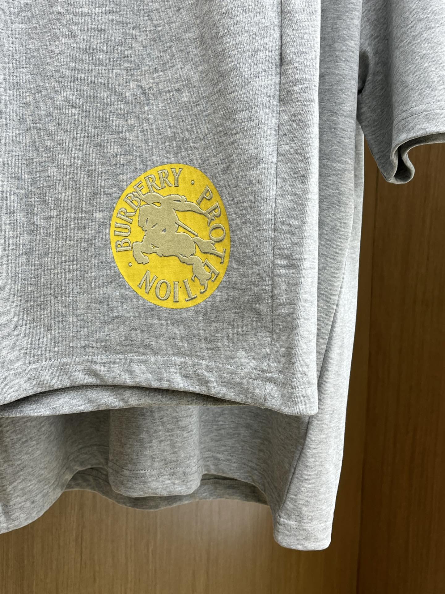 新款/套 BBR 🔥🔥春夏最新款休闲短裤短袖套装，男女款👫 贸易公司渠道稀出，同步官网发售！基本每一季都