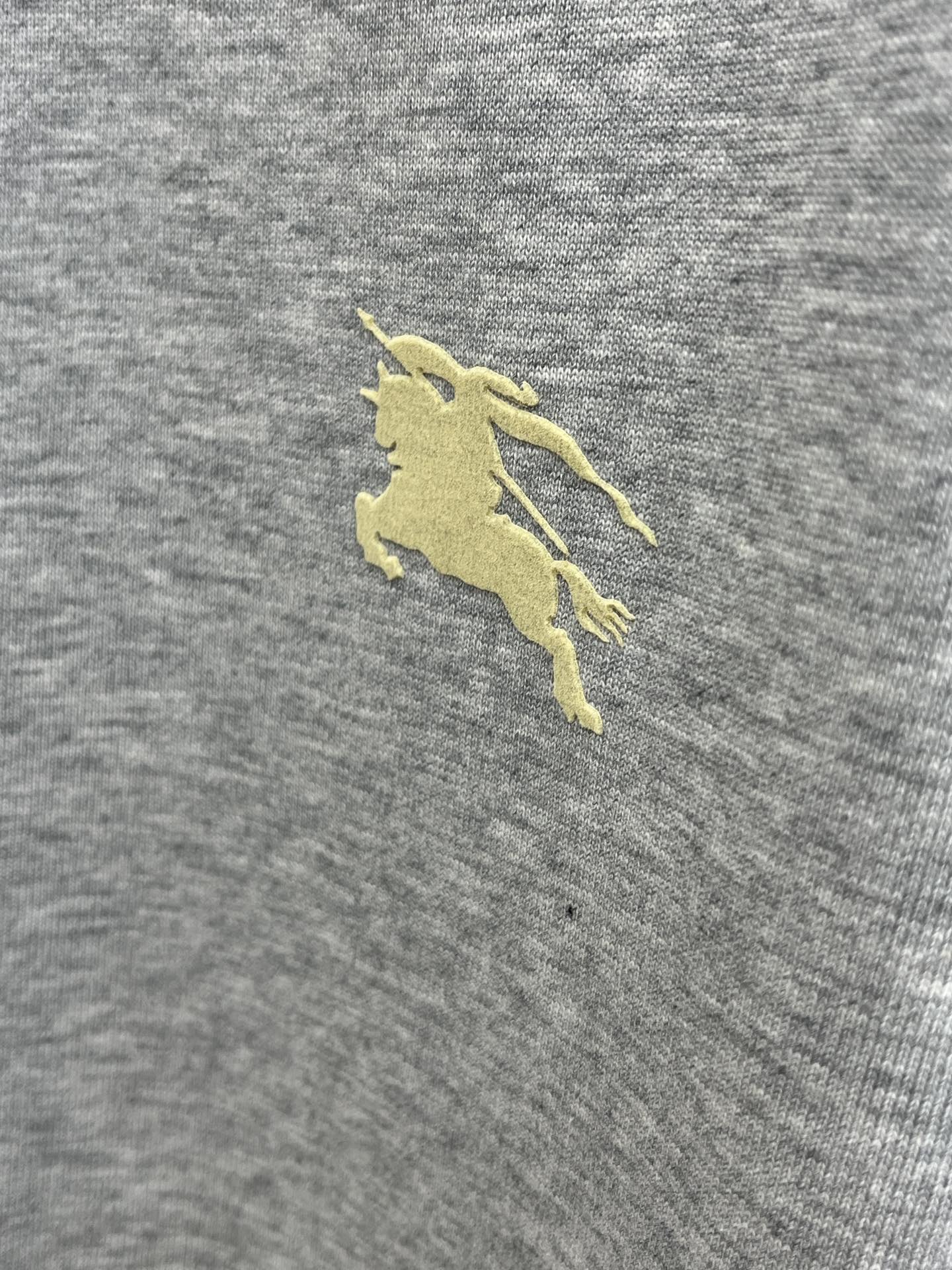 新款/套 BBR 🔥🔥春夏最新款休闲短裤短袖套装，男女款👫 贸易公司渠道稀出，同步官网发售！基本每一季都