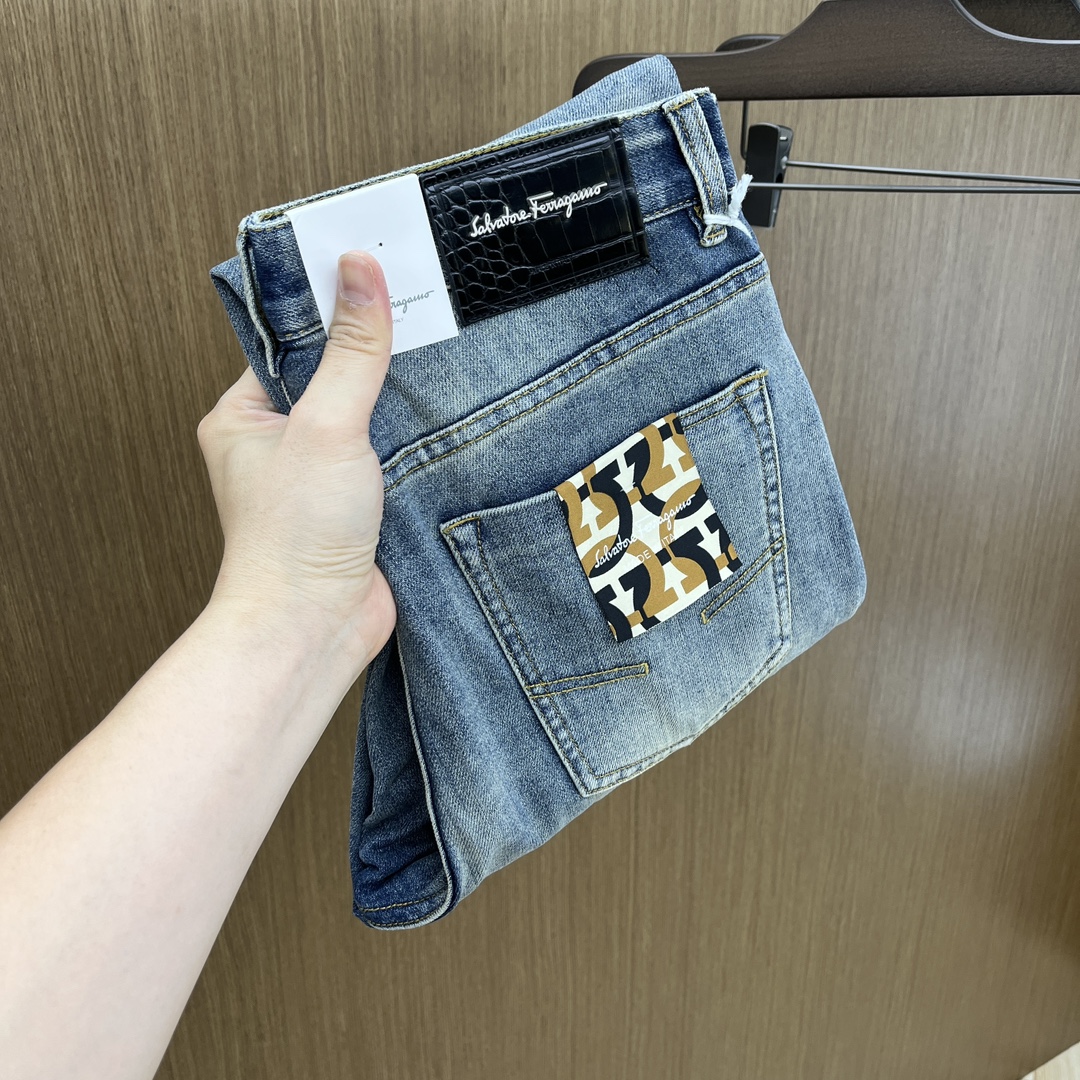 NO:478087,New FG high-end quality 25ss spring and summer latest Dandong jeans are available at the counter simultaneously. Original custom reproduction. Customer-supplied hardware and accessories. Original quality. Imported denim fabric heavy-working and fine line. Excellent upper body. DB preferred items!  SIZE:30-38 None 35 37,,jeans,alexander wang19860909新款 FG高端品质 25ss春夏最新款丹东牛仔裤 柜台同步发售 原版定制复刻 客供五金辅料 原单品质 进口牛仔面料重工洗水 做工走线精细 上身绝佳 DB优选单品！ SIZE:30-38无35 37,,jeans,alexander wang,Men's clothing