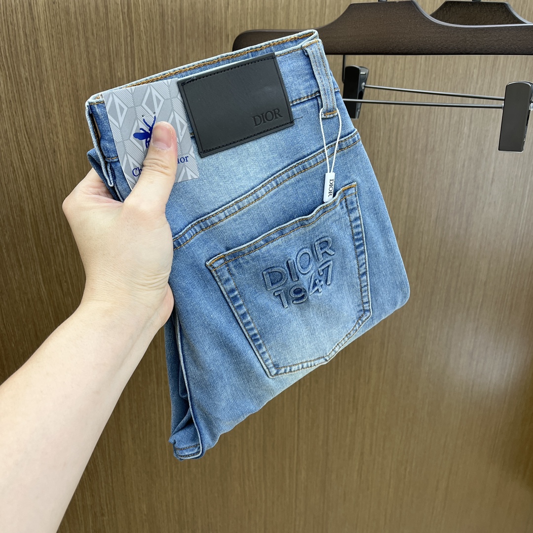 NO:478094,New CD high-end quality 25ss spring and summer latest Dandong jeans are available at the counter simultaneously. Original custom reproduction. Customer-supplied hardware and accessories. Original quality. Imported denim fabric heavy-working and fine line. Excellent upper body. DB preferred items!  SIZE:30-38 None 35 37,,jeans,alexander wang19860909新款 CD 高端品质 25ss春夏最新款丹东牛仔裤 柜台同步发售 原版定制复刻 客供五金辅料 原单品质 进口牛仔面料重工洗水 做工走线精细 上身绝佳 DB优选单品！ SIZE:30-38无35 37,,jeans,alexander wang,Men's clothing