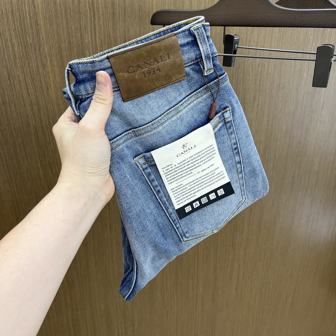 NO:478112,New Canali high-end quality 25ss spring and summer latest Dandong jeans are available at the counter simultaneously. Original custom reproduction. Customer-supplied hardware and accessories. Original quality. Imported denim fabric heavy-working and fine line. Excellent upper body. DB preferred items!  SIZE:30-38 None 35 37,,jeans,alexander wang19860909新款 Canali 高端品质 25ss春夏最新款丹东牛仔裤 柜台同步发售 原版定制复刻 客供五金辅料 原单品质 进口牛仔面料重工洗水 做工走线精细 上身绝佳 DB优选单品！ SIZE:30-38无35 37,,jeans,alexander wang,Men's clothing