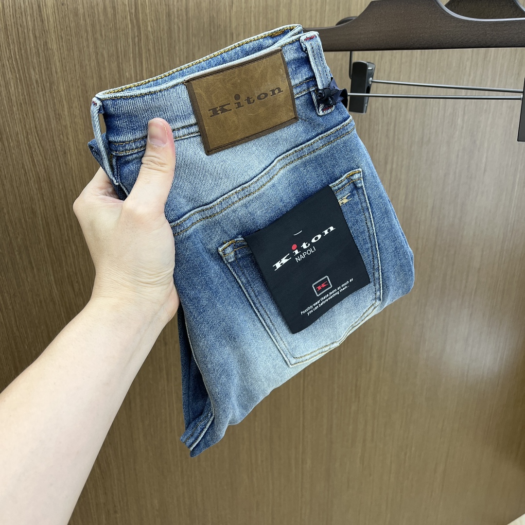 NO:478122,New Kiton high-end quality 25ss spring and summer latest Dandong jeans are available at the counter simultaneously. Original custom reproduction. Customer-supplied hardware and accessories. Original quality. Imported denim fabric heavy-working and fine line. Excellent upper body. DB preferred items!  SIZE:30-38 None 35 37,,jeans,alexander wang19860909新款 Kiton 高端品质 25ss春夏最新款丹东牛仔裤 柜台同步发售 原版定制复刻 客供五金辅料 原单品质 进口牛仔面料重工洗水 做工走线精细 上身绝佳 DB优选单品！ SIZE:30-38无35 37,,jeans,alexander wang,Men's clothing
