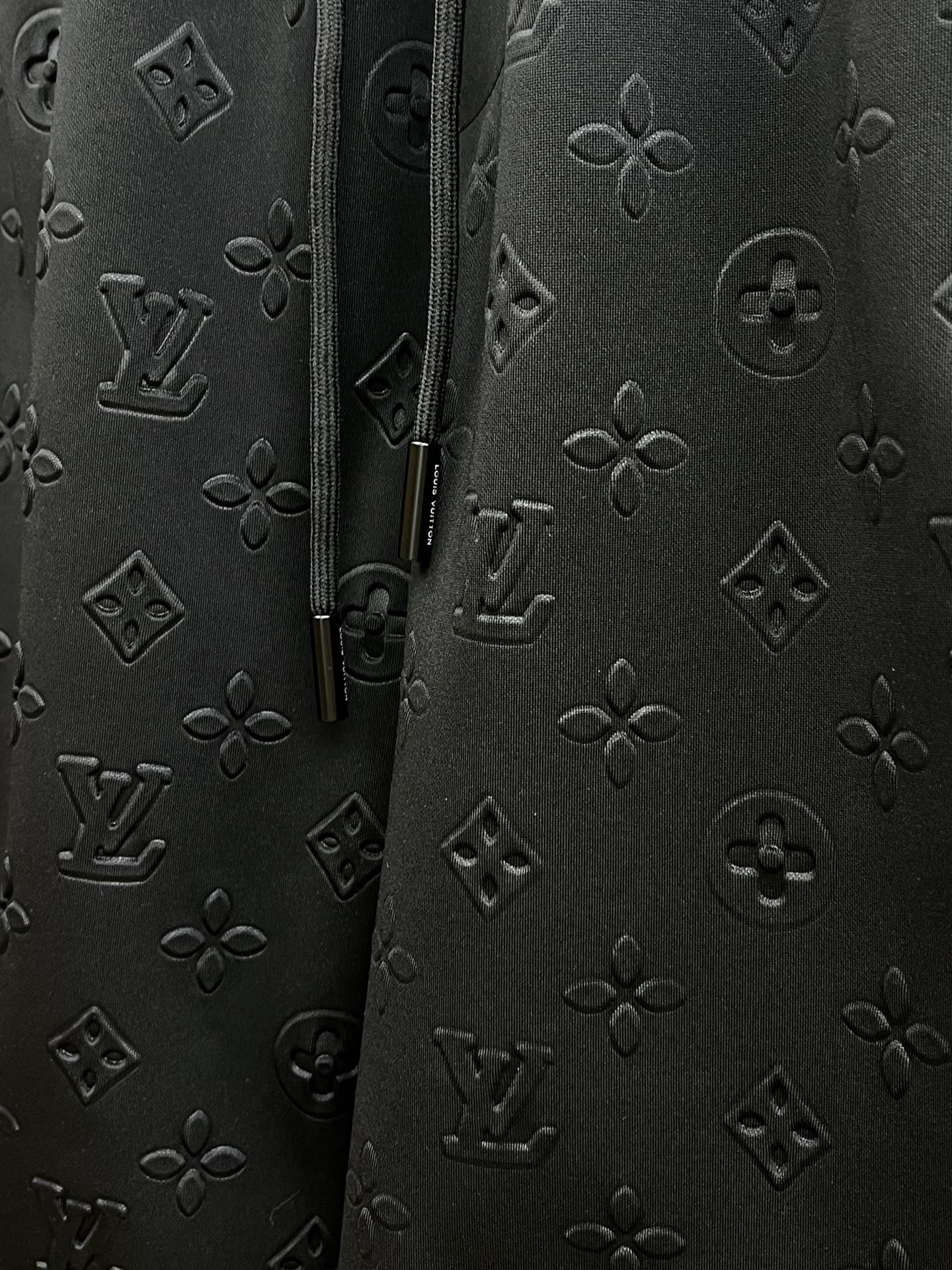  LV 🔥🔥2045春夏新款男士休闲短裤 高端货简洁时尚大方 定制原版进口面料 简洁利落又清爽 品质做工