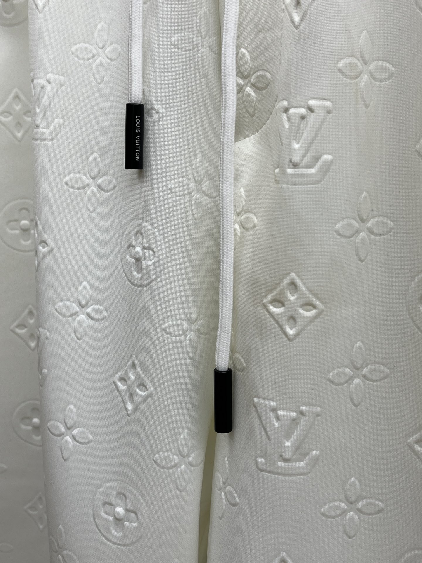  LV 🔥🔥2045春夏新款男士休闲短裤 高端货简洁时尚大方 定制原版进口面料 简洁利落又清爽 品质做工