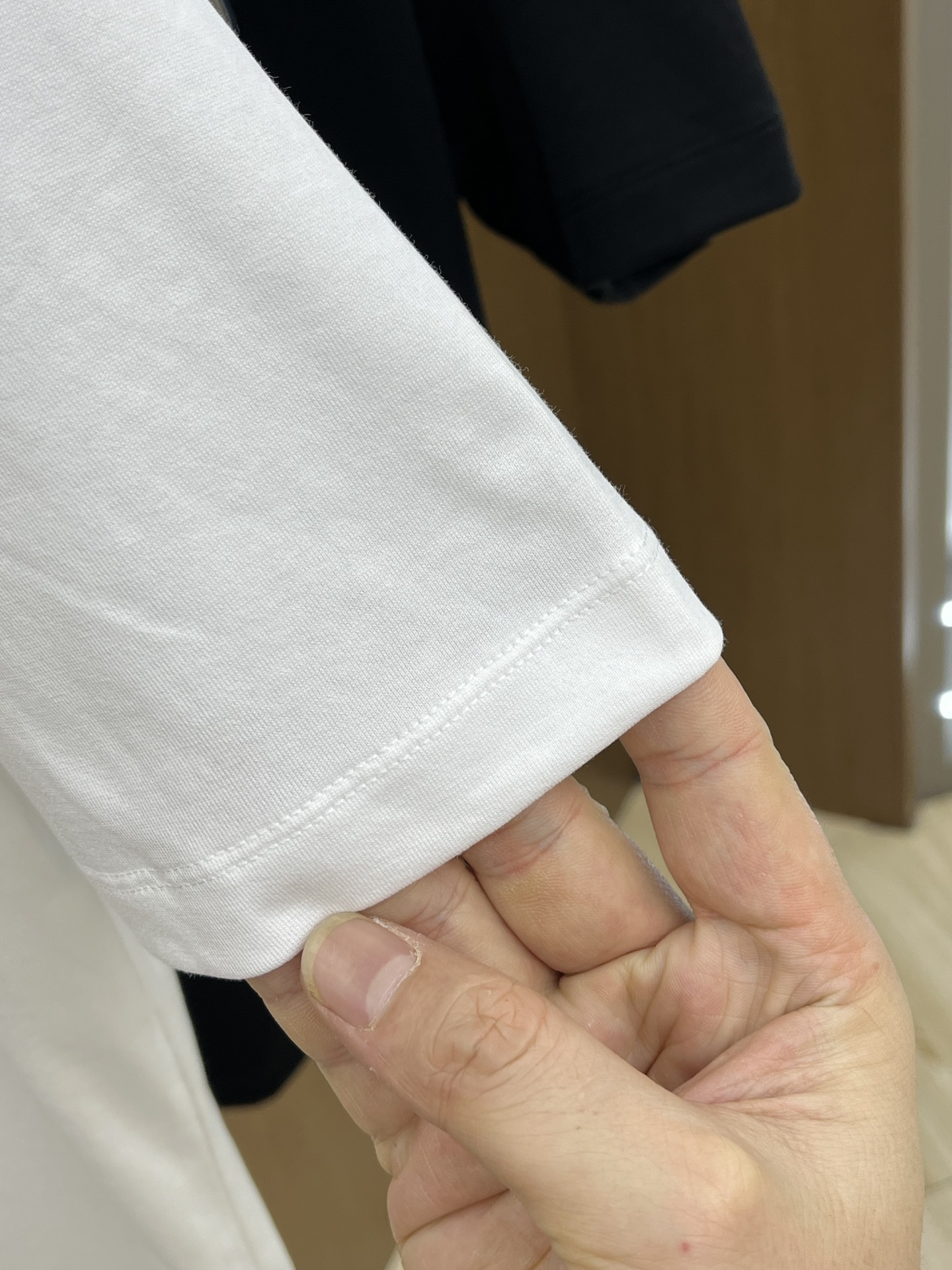 新品 FD🔥SS官网新款标识细节棉质T恤衫。订织全棉面料质感好，面料舒适亲肤 超级舒适 a60值得推荐 