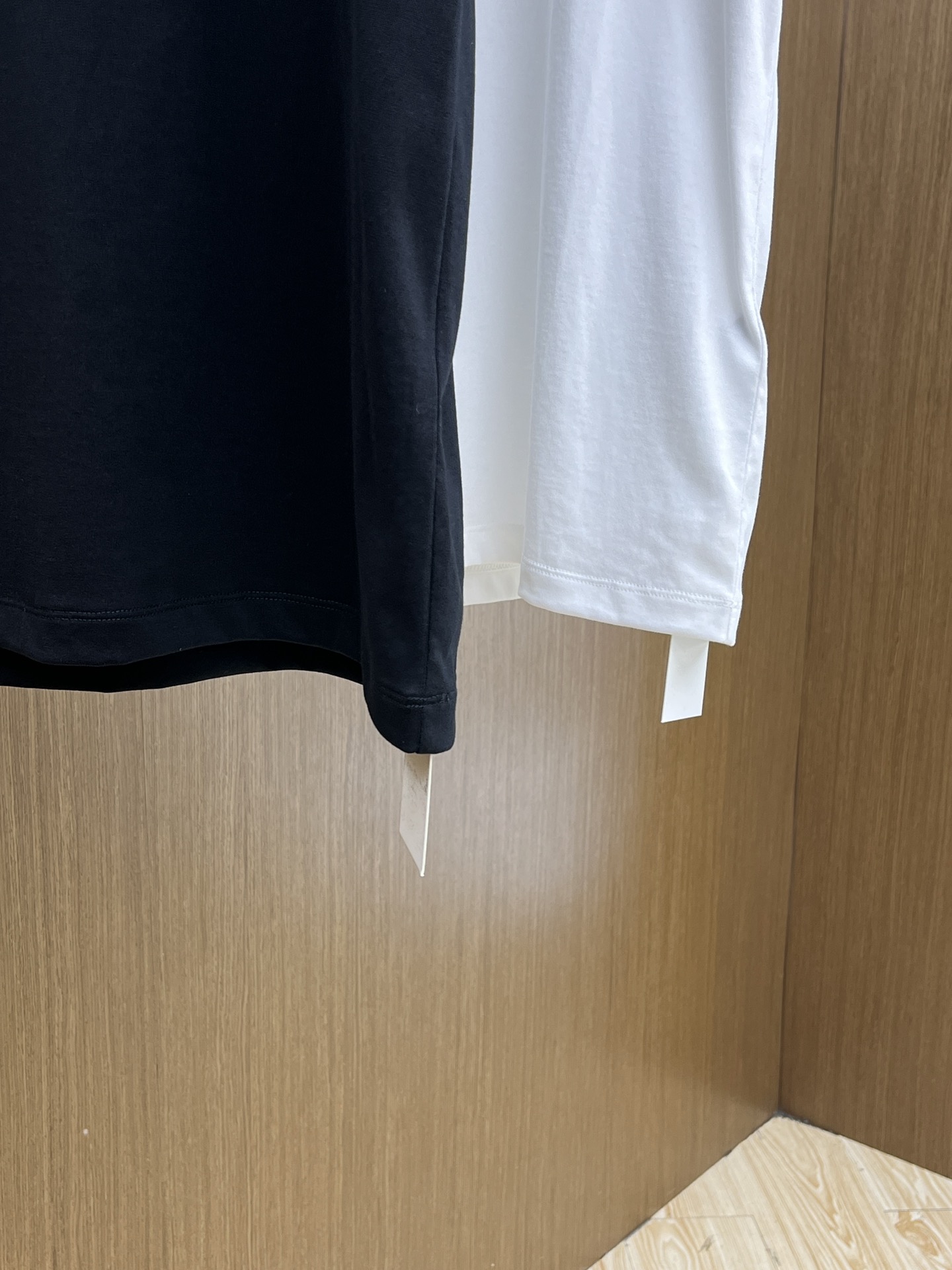 新品 FD🔥SS官网新款标识细节棉质T恤衫。订织全棉面料质感好，面料舒适亲肤 超级舒适 a60值得推荐 