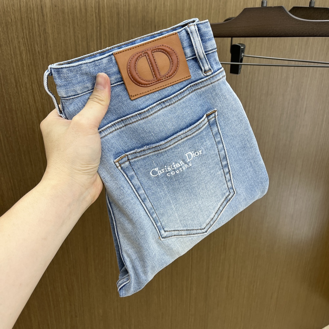 NO:475289,New CD High-end custom quality 25SS spring and summer latest original single jeans available at the counter simultaneously Original customized reproduction Customer-supplied hardware accessories Original single quality Imported denim fabric heavy-duty washing Fine workmanship wiring Excellent upper body, preferred single product A60 SIZE:29-36 No 35, jeans, alexander wang19860909新款 CD 高端定制品质 25SS春夏最新款原单牛仔裤 柜台同步发售 原版定制复刻 客供五金辅料 原单品质 进口牛仔面料重工洗水 做工走线精细 上身绝佳,优选单品A60 SIZE:29-36无35,,jeans,alexander wang,Men's clothing