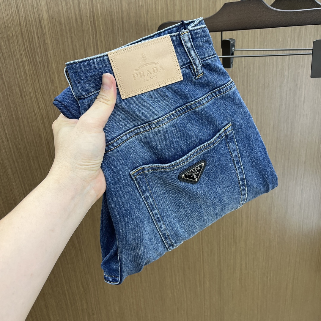 NO:421467,New PD High-end custom quality 25SS spring and summer latest original single jeans available at the counter simultaneously Original customized reproduction Customer-supplied hardware accessories Original single quality Imported denim fabric heavy-duty washing Fine workmanship wiring Excellent upper body, preferred single product A60 SIZE:30-38 No 35 37,,jeans,alexander wang19860909新款 PD 高端定制品质 25SS春夏最新款原单牛仔裤 柜台同步发售 原版定制复刻 客供五金辅料 原单品质 进口牛仔面料重工洗水 做工走线精细 上身绝佳,优选单品A60 SIZE:30-38无35 37,,jeans,alexander wang,Men's clothing