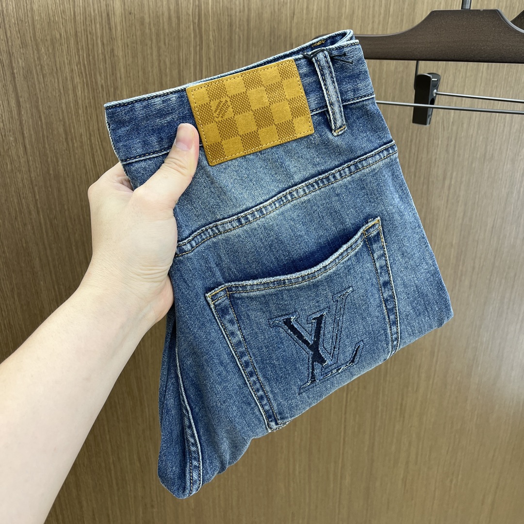 NO:421486,New LV High-end custom quality 25SS spring and summer latest original single jeans available at the counter simultaneous sale Original customized reproduction Customer-supplied hardware accessories Original single quality Imported denim fabric heavy-duty washing Fine workmanship routing Excellent upper body, preferred single item A60 SIZE:30-38 No 35 37,,louis vuitton,jeans,alexander wang19860909新款 LV 高端定制品质 25SS春夏最新款原单牛仔裤 柜台同步发售 原版定制复刻 客供五金辅料 原单品质 进口牛仔面料重工洗水 做工走线精细 上身绝佳,优选单品A60 SIZE:30-38无35 37,,louis vuitton,jeans,alexander wang,Men's clothing
