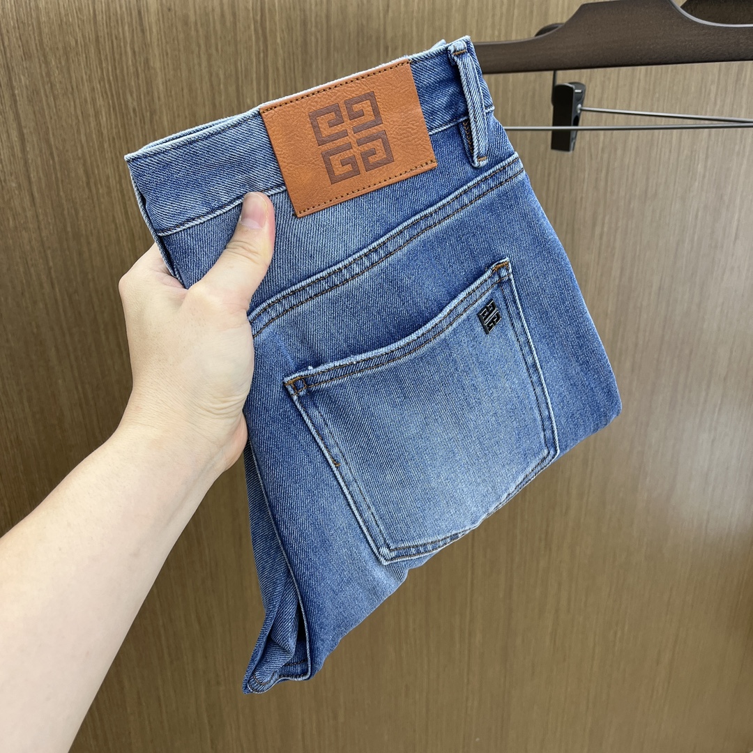 NO:475297,New Gvc high-end custom quality 25SS spring and summer latest original single jeans available at the counter, original customized reproduction, customer-supplied hardware and accessories, original single quality, imported denim fabric heavy-duty washing, fine workmanship and excellent upper body, preferred single product A60 SIZE:29-36 without 35,,jeans,alexander wang19860909新款 Gvc 高端定制品质 25SS春夏最新款原单牛仔裤 柜台同步发售 原版定制复刻 客供五金辅料 原单品质 进口牛仔面料重工洗水 做工走线精细 上身绝佳,优选单品A60 SIZE:29-36无35,,jeans,alexander wang,Men's clothing