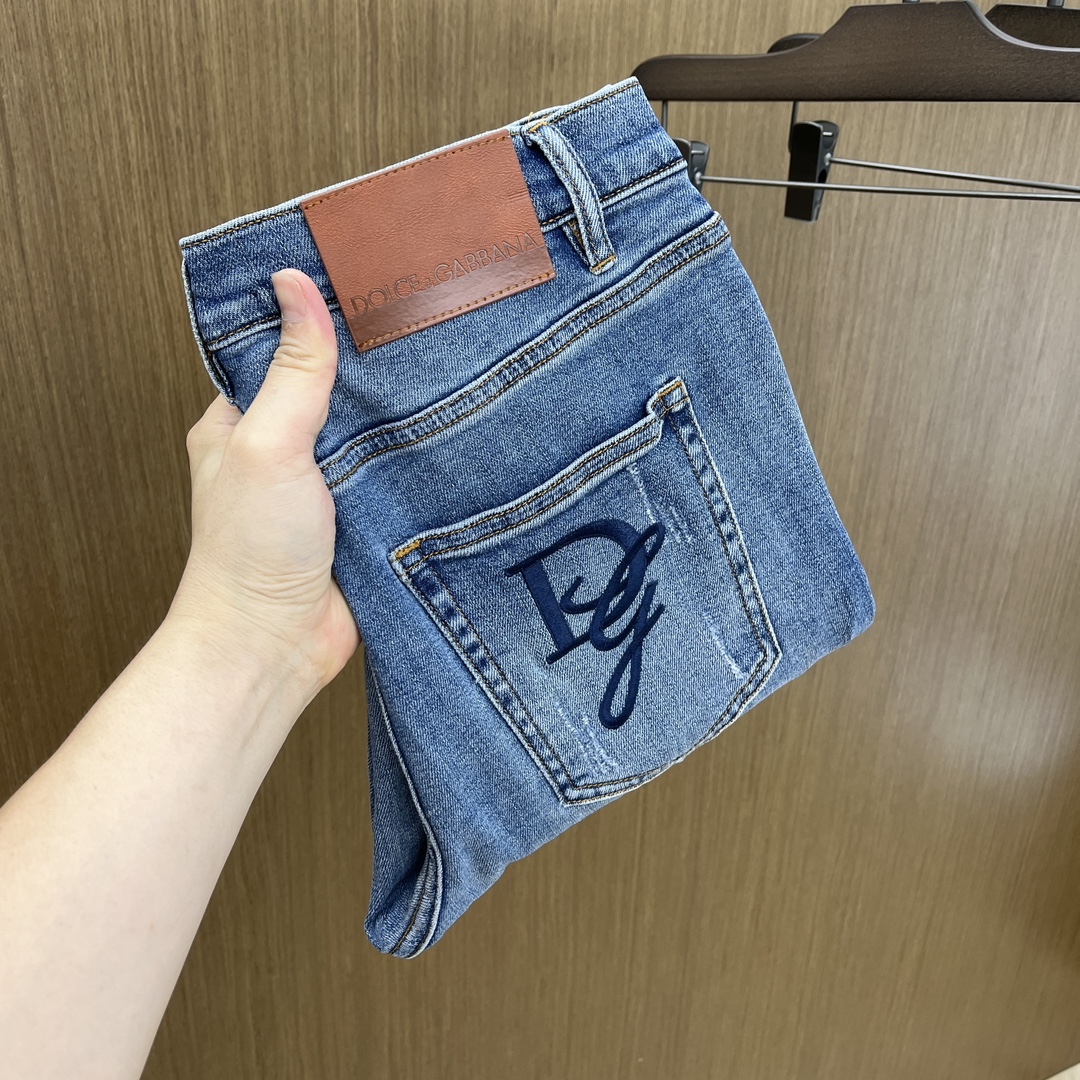 NO:460936,New DG high-end custom quality 25SS spring and summer latest original single jeans available at the counter simultaneously Original customized reproduction Customer-supplied hardware accessories Original single quality Imported denim fabric heavy-duty washing Fine workmanship routing Excellent upper body, preferred single item A60 SIZE:29-36 No 35, jeans, alexander wang19860909新款 DG 高端定制品质 25SS春夏最新款原单牛仔裤 柜台同步发售 原版定制复刻 客供五金辅料 原单品质 进口牛仔面料重工洗水 做工走线精细 上身绝佳,优选单品A60 SIZE:29-36无35,,jeans,alexander wang,Men's clothing