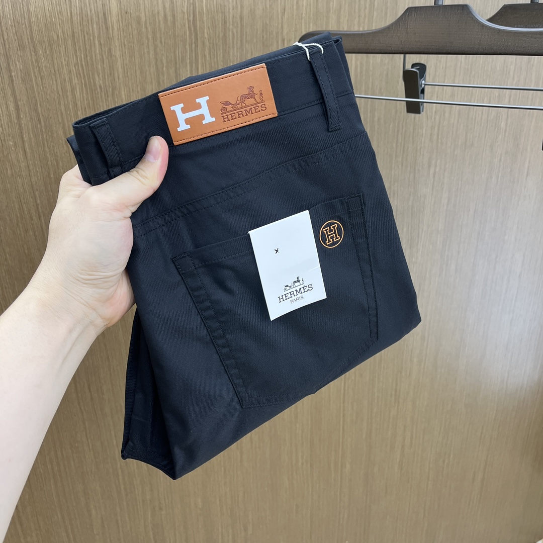 NO:159452,Her 1950ss spring and summer new product, available on the official website simultaneously, men's high-end business casual trousers, high-end imported fabric, with elasticity, silicone letter pressing on the back, five combinations, namely classic and fashionable, combined tailor, unrestrained upper body effect, comfortable and breathable fax number 30-3837,,alexander wang19860909Her 1950ss春夏新品,官网同步有售,男士高端商务休闲西裤,高端进口面料,带弹力,后面采用硅胶字母压胶,五搭配,即经典又时尚,合体裁缝,上身效果无约束感 ,舒适透气fax 码数30-3837,,alexander wang,Men's clothing