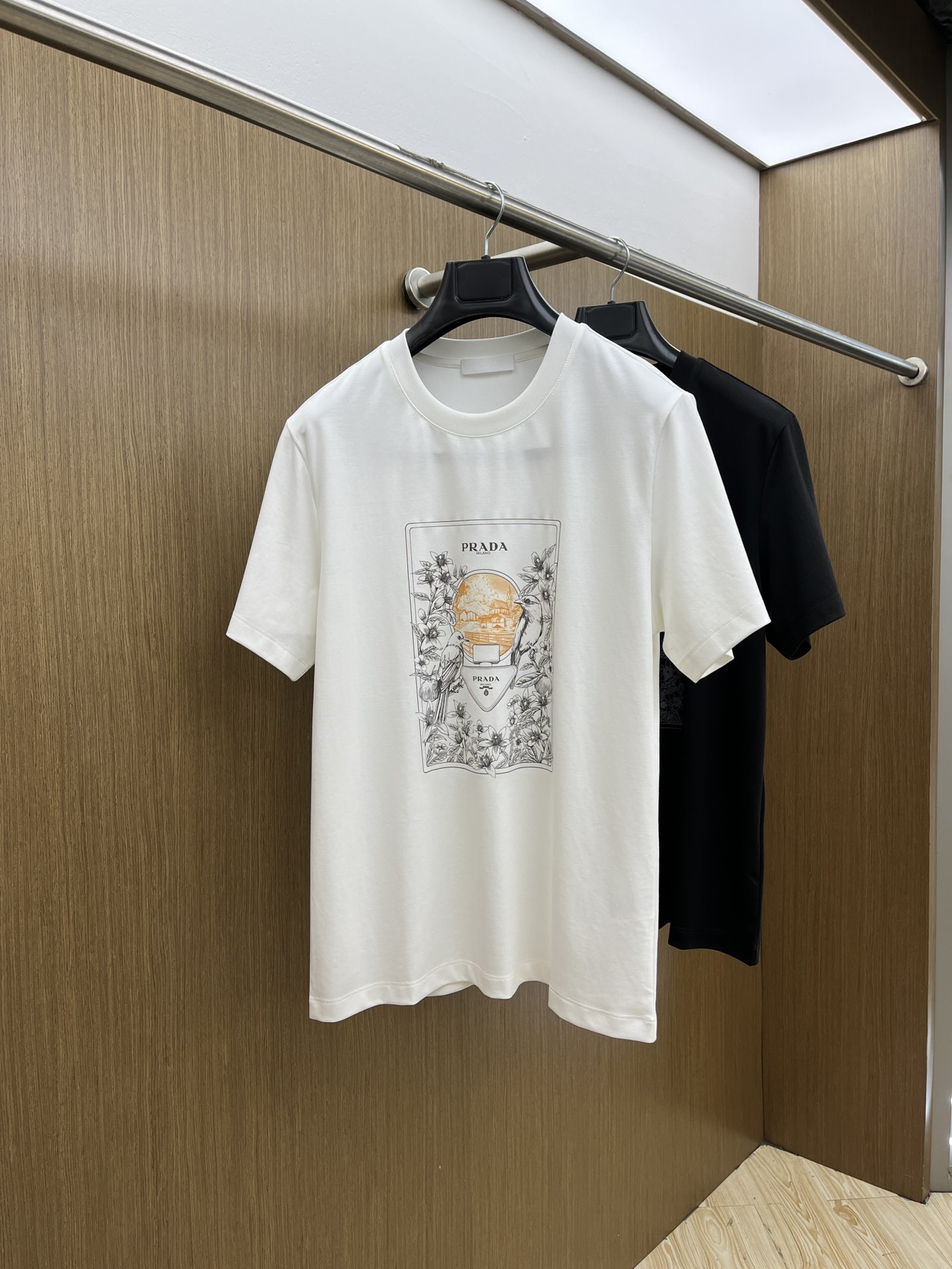 NO:159441,New product PD SS exclusively available for new styles of original single men's casual short sleeves, high-end customization, high-end version, fashionable and versatile imported fabric, super soft and delicate, skin-friendly and comfortable to wear, high-end boutique, OEM, fine-made top body, very good, men's essential items, complete three standards, fxz code count: M-XXL,, T-shirt, alexander wang19860909新品 PD SS春夏独家专供新款原单男士休闲短袖 高端定制 高端版本 时尚百搭爆款进口面料 手感超柔软细腻 穿着亲肤舒适 高端精品 代工厂精细做上身非常赞 男士必备单品 三标齐全 fxz码数:M-XXL,,T-shirt,alexander wang,Men's clothing