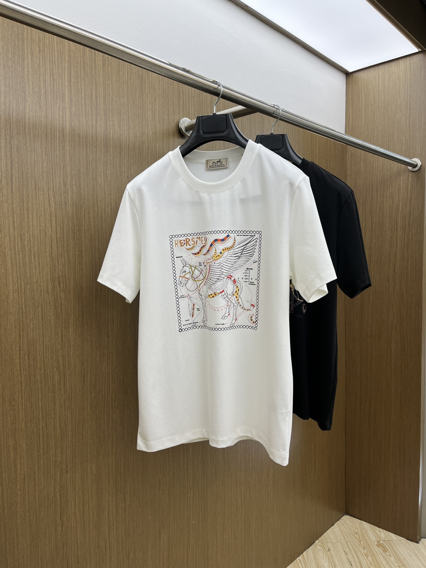 NO:159443,New product HER SS exclusively for spring and summer new styles for men's casual short sleeves, high-end customization, high-end version, fashionable and versatile imported fabric, super soft and delicate, skin-friendly and comfortable to wear, high-end boutique, OEM, fine-made top body, very good, men's essential items, three standards, fxz code count: M-XXL,, T-shirt, alexander wang19860909新品 HER SS春夏独家专供新款原单男士休闲短袖 高端定制 高端版本 时尚百搭爆款进口面料 手感超柔软细腻 穿着亲肤舒适 高端精品 代工厂精细做上身非常赞 男士必备单品 三标齐全 fxz码数:M-XXL,,T-shirt,alexander wang,Men's clothing