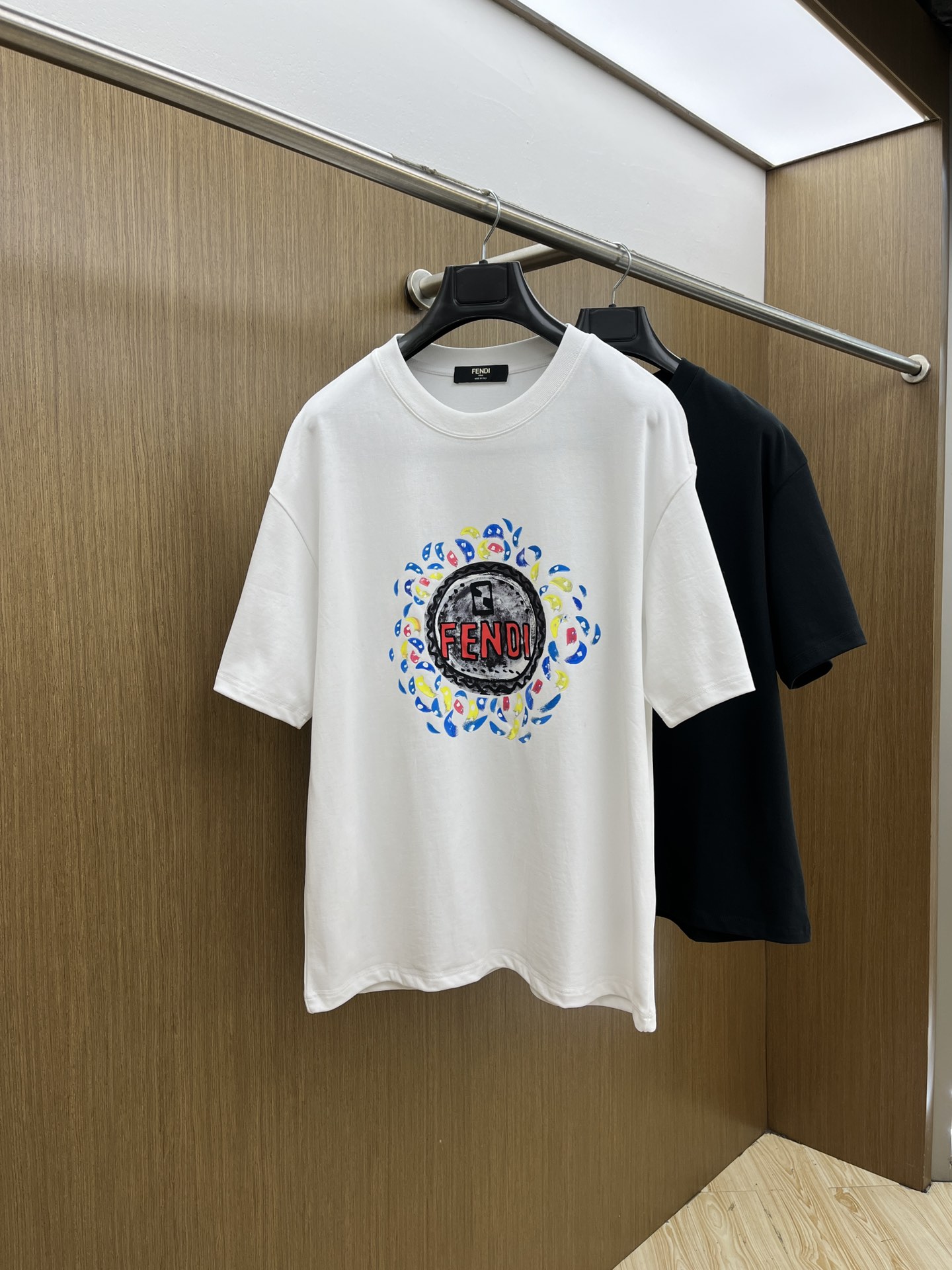 NO:159448,New product FD SS exclusively offers new styles of original single men's casual short sleeves, high-end customization, high-end version, fashionable and versatile imported cotton fabric, super soft and delicate, skin-friendly and comfortable to wear, high-end boutique, OEM factory fine-made top body, very good men's essential items, three standards, fxz number: S-2XL, large style, quote height and weight, T-shirt, alexander wang19860909新品 FD SS春夏独家专供新款原单男士休闲短袖 高端定制 高端版本 时尚百搭爆款进口纯棉面料 手感超柔软细腻 穿着亲肤舒适 高端精品 代工厂精细做上身非常赞 男士必备单品 三标齐全 fxz码数:S-2XL 版型偏大 下单报身高体重,,T-shirt,alexander wang,Men's clothing