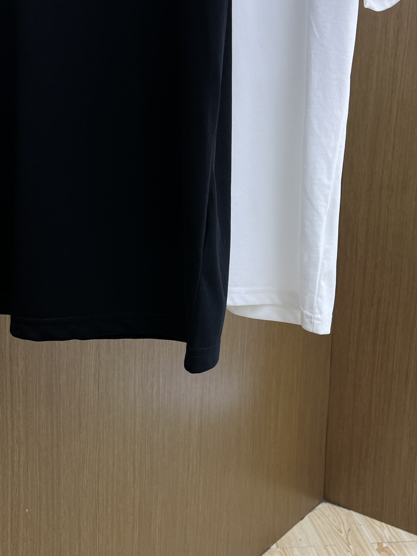  LV 🔥🔥独家首发 2025早春最新品，专柜同步有售，原单狠货，时尚休闲圆领短袖T恤，上身舒适！吸睛而