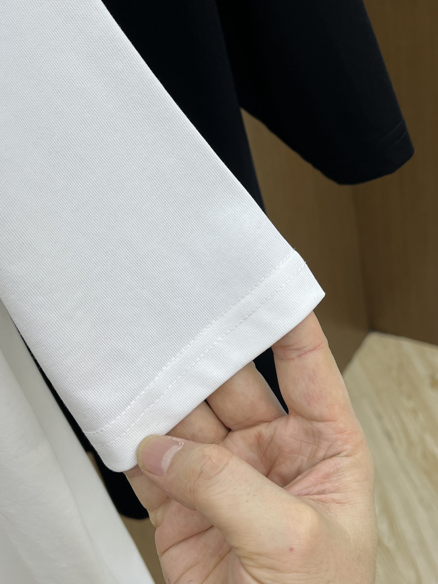  LV 🔥🔥独家首发 2025早春最新品，专柜同步有售，原单狠货，时尚休闲圆领短袖T恤，上身舒适！吸睛而