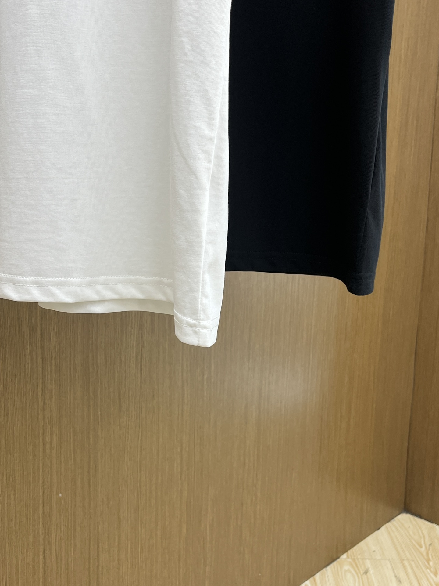  LV 🔥🔥独家首发 2025早春最新品，专柜同步有售，原单狠货，时尚休闲圆领短袖T恤，上身舒适！吸睛而