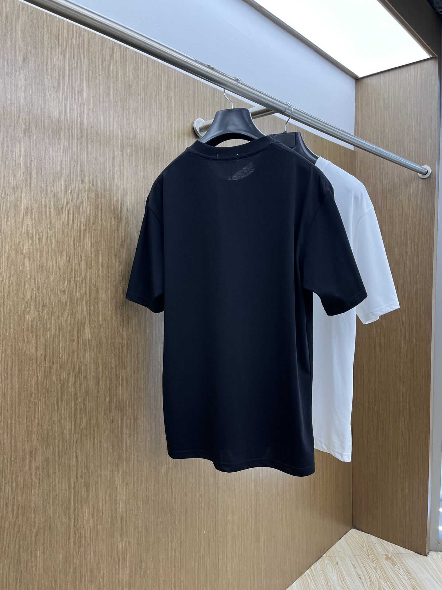  Celine 🔥🔥独家首发 2025早春最新品，专柜同步有售，原单狠货，时尚休闲圆领短袖T恤，上身舒适