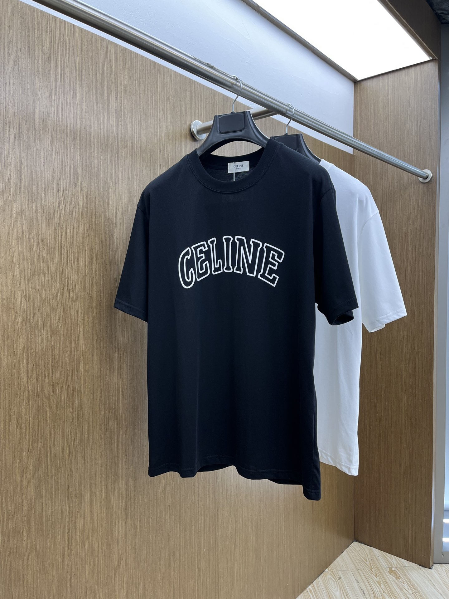  Celine 🔥🔥独家首发 2025早春最新品，专柜同步有售，原单狠货，时尚休闲圆领短袖T恤，上身舒适