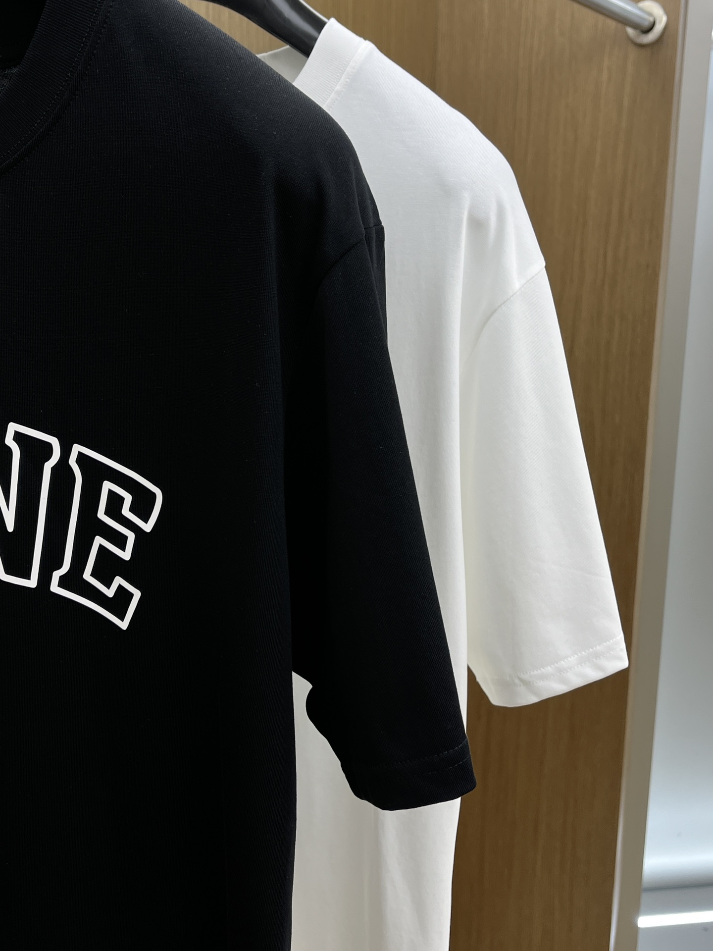  Celine 🔥🔥独家首发 2025早春最新品，专柜同步有售，原单狠货，时尚休闲圆领短袖T恤，上身舒适