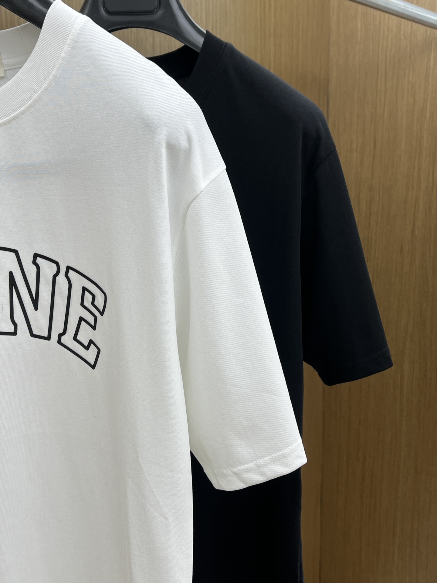  Celine 🔥🔥独家首发 2025早春最新品，专柜同步有售，原单狠货，时尚休闲圆领短袖T恤，上身舒适