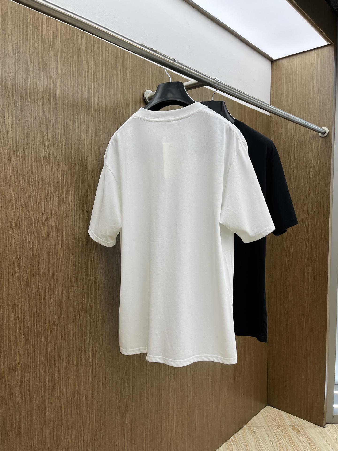  Celine 🔥🔥独家首发 2025早春最新品，专柜同步有售，原单狠货，时尚休闲圆领短袖T恤，上身舒适