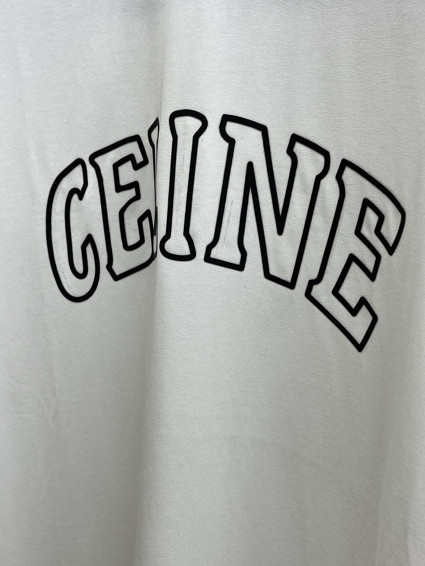  Celine 🔥🔥独家首发 2025早春最新品，专柜同步有售，原单狠货，时尚休闲圆领短袖T恤，上身舒适