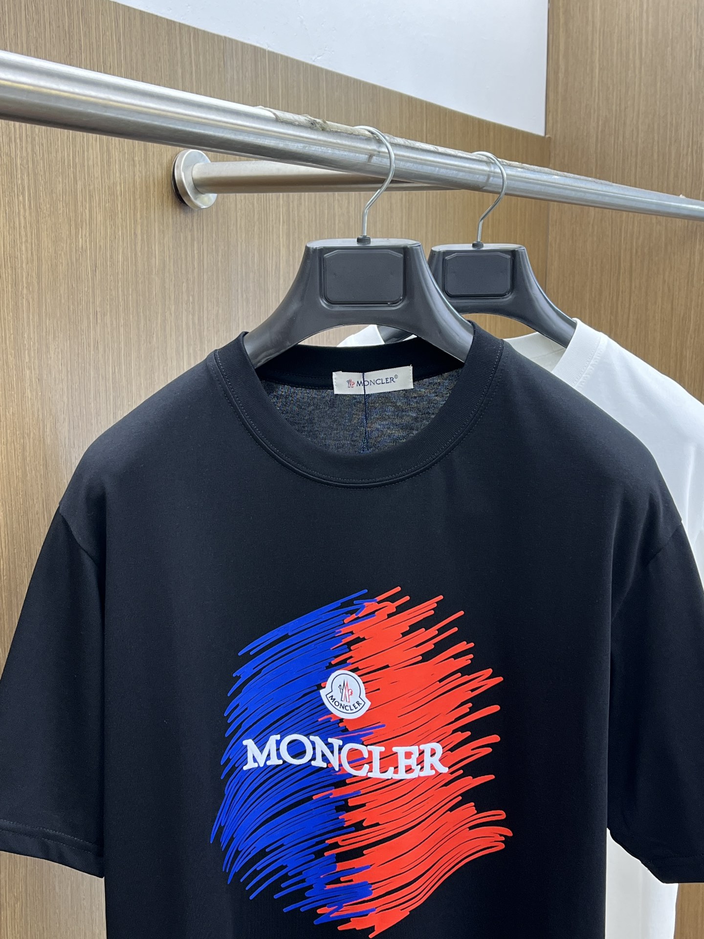  Mon 🔥🔥独家首发 2025早春最新品，专柜同步有售，原单狠货，时尚休闲圆领短袖T恤，上身舒适！吸睛