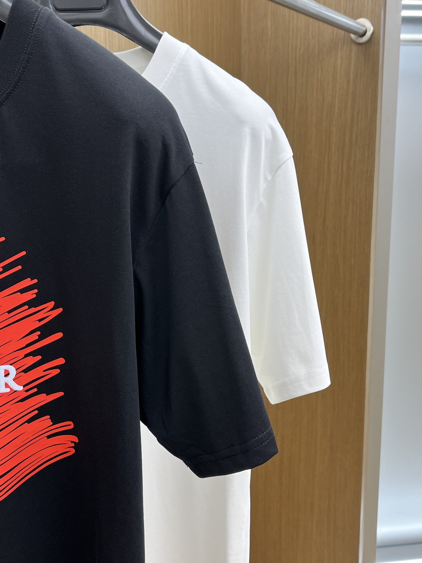  Mon 🔥🔥独家首发 2025早春最新品，专柜同步有售，原单狠货，时尚休闲圆领短袖T恤，上身舒适！吸睛