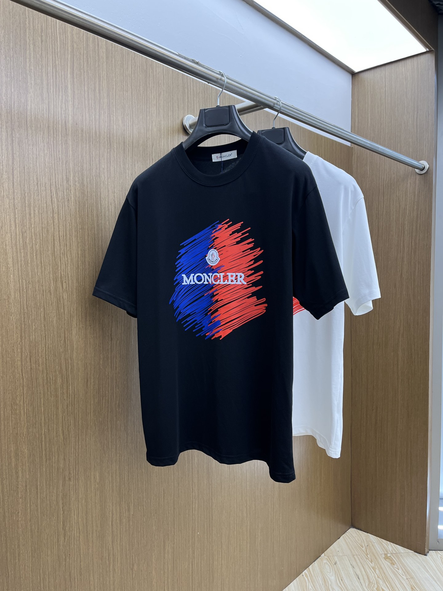  Mon 🔥🔥独家首发 2025早春最新品，专柜同步有售，原单狠货，时尚休闲圆领短袖T恤，上身舒适！吸睛