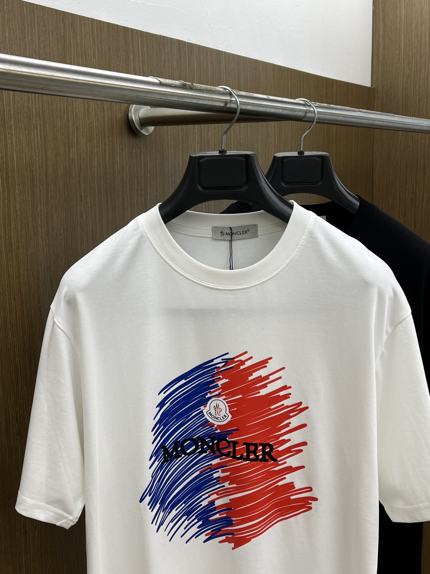  Mon 🔥🔥独家首发 2025早春最新品，专柜同步有售，原单狠货，时尚休闲圆领短袖T恤，上身舒适！吸睛