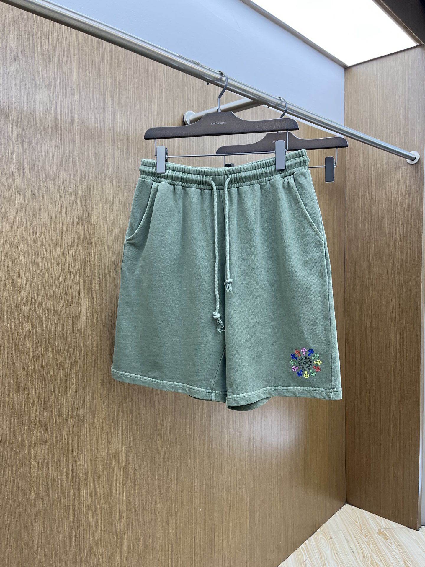 NO:418034,CH exclusive first launch 2025 summer new men's casual shorts, high-end custom fabric breathable fabric, extremely breathable elastic and comfortable, impeccable details, top-level auxiliary materials, original logo design concept, delicate and soft feel!  The upper body style of fxz is excellent!  Size S-XXL Order to report height and weight, shorts, alexander wang19860909CH 独家首发 2025夏季新款男士休闲短裤,高级定制面料透气面料 透气弹力舒适度极高,细节无可挑剔,顶级辅料配备,原版logo设计理念,手感细腻柔软！fxz上身版型超赞！尺码S-XXL 下单报身高体重,,shorts,alexander wang,Men's clothing