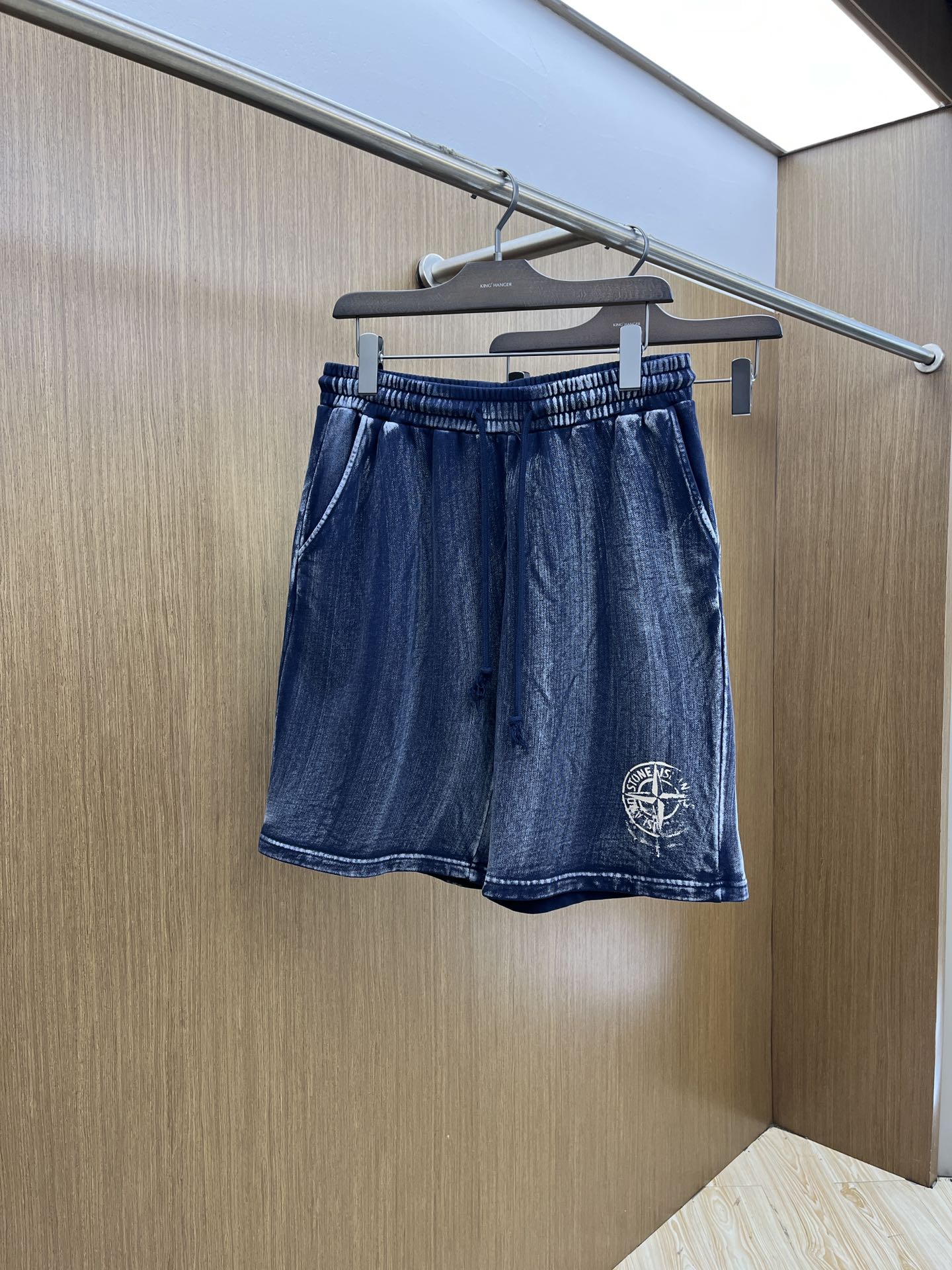 NO:418044,ST exclusive first launch 2025 summer new men's casual shorts, high-end custom fabric breathable fabric, extremely breathable elastic and comfortable, impeccable details, top-level auxiliary materials, original logo design concept, delicate and soft feel!  The upper body style of fxz is excellent!  Size S-XXL Order to report height and weight, shorts, alexander wang19860909ST 独家首发 2025夏季新款男士休闲短裤,高级定制面料透气面料 透气弹力舒适度极高,细节无可挑剔,顶级辅料配备,原版logo设计理念,手感细腻柔软！fxz上身版型超赞！尺码S-XXL 下单报身高体重,,shorts,alexander wang,Men's clothing