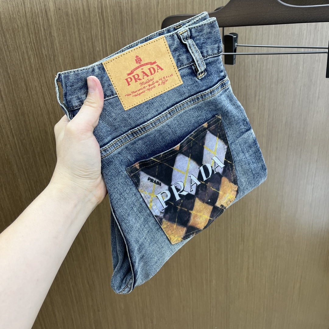 NO:411098,PD is available for exclusive sale. The 25SS early spring super-burning and explosive street series is exclusively launched. Original custom high-end quality fabric, slim fit and tailoring, fabric with elasticity, micro-slim, LZ's upper body comfort is super high. A must-have item for spring and summer 25!  Buying one is definitely the most beautiful boy on every street haha!  Counter size 28-38 No 37, jeans,alexander wang19860909PD 高端独家发售 25SS早春款超燃炸街系列之最牛仔裤独家隆重推出 原版定制高端品质面料 版型修身剪裁 面料带弹力 微弹之 LZ上身舒适度超高 25春夏必爆单品！买一条绝对是每条街最靓的仔哈哈！专柜尺码28-38无37,,jeans,alexander wang,Men's clothing