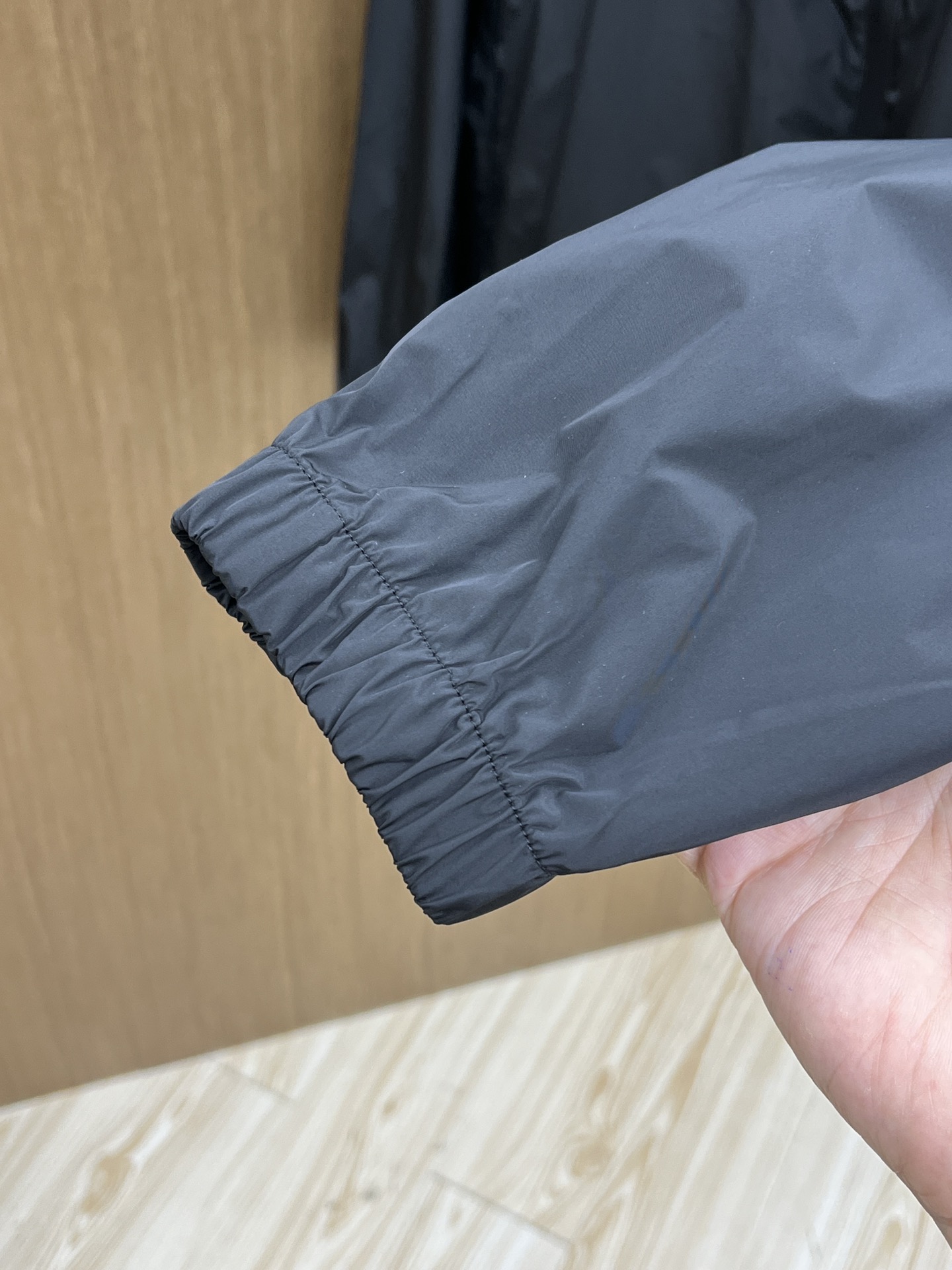 新品 BBR 🔥🔥开春新款男士连帽夹克外套，高定专柜面料 透气舒适度高，细节无可挑剔，品牌元素设计理念，