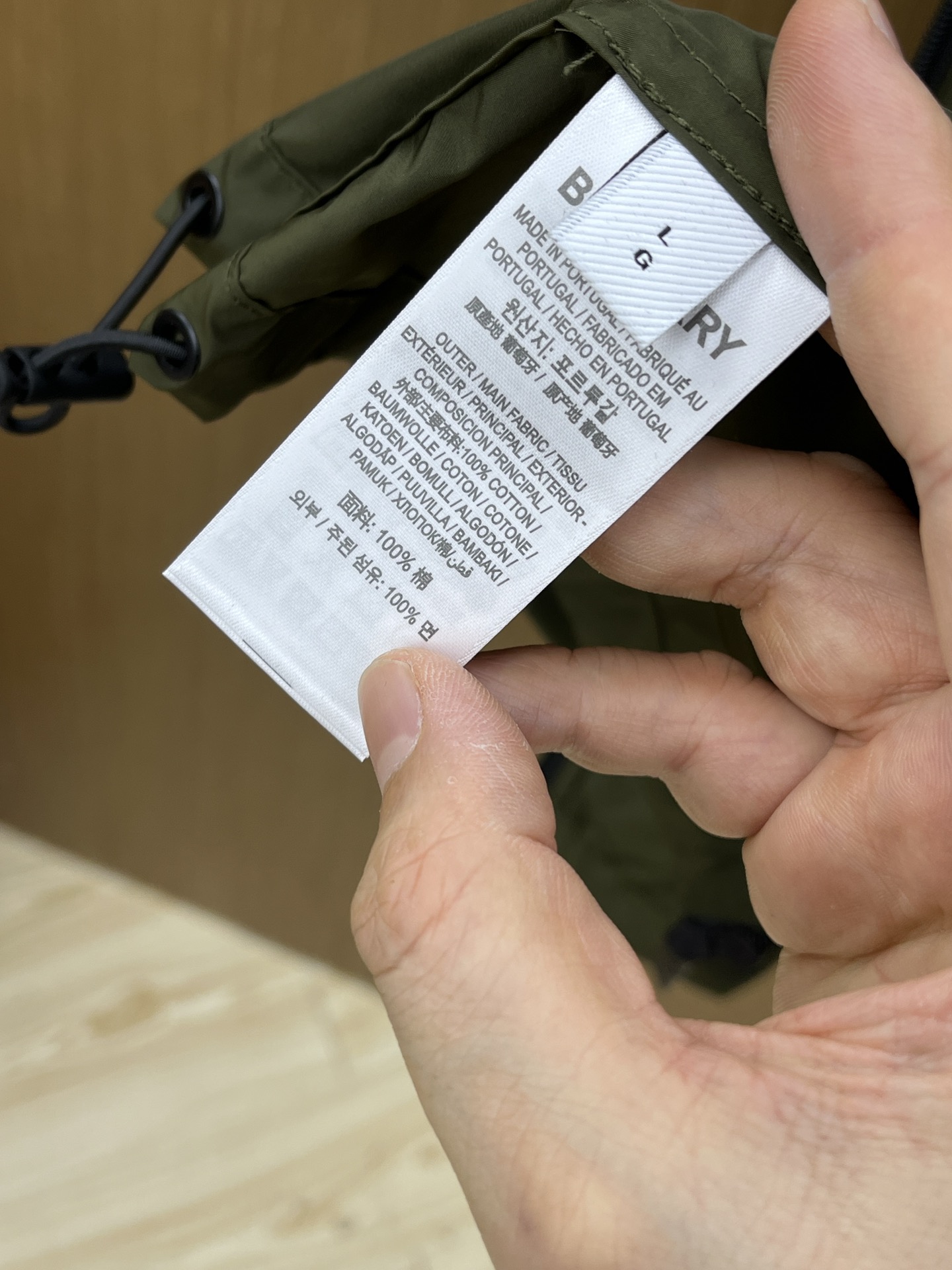 新品 BBR 🔥🔥开春新款男士连帽夹克外套，高定专柜面料 透气舒适度高，细节无可挑剔，品牌元素设计理念，