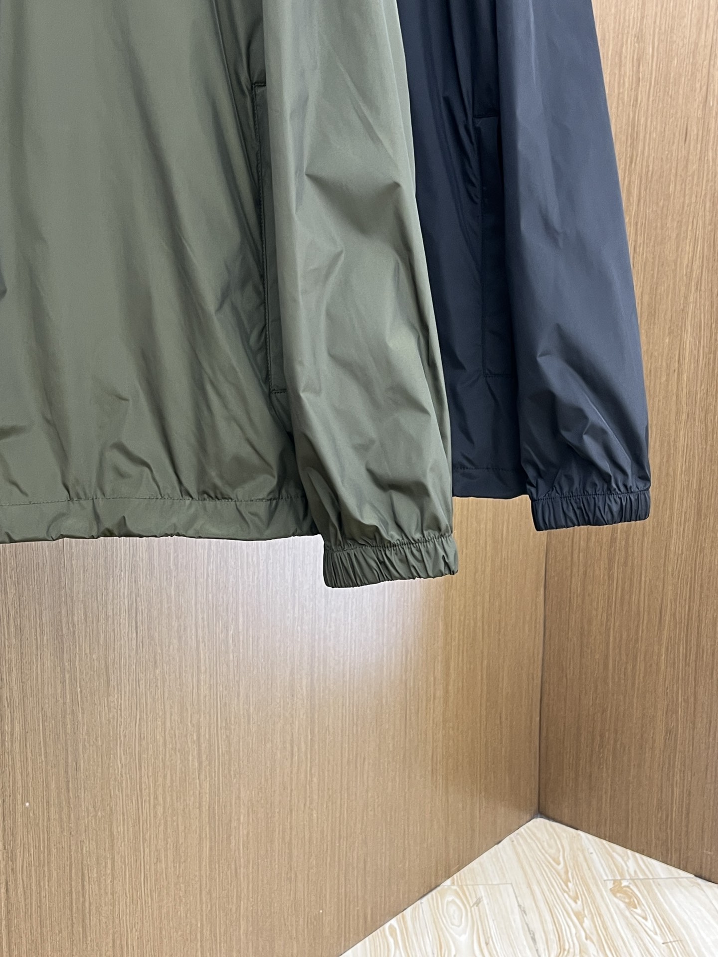 新品 BBR 🔥🔥开春新款男士连帽夹克外套，高定专柜面料 透气舒适度高，细节无可挑剔，品牌元素设计理念，