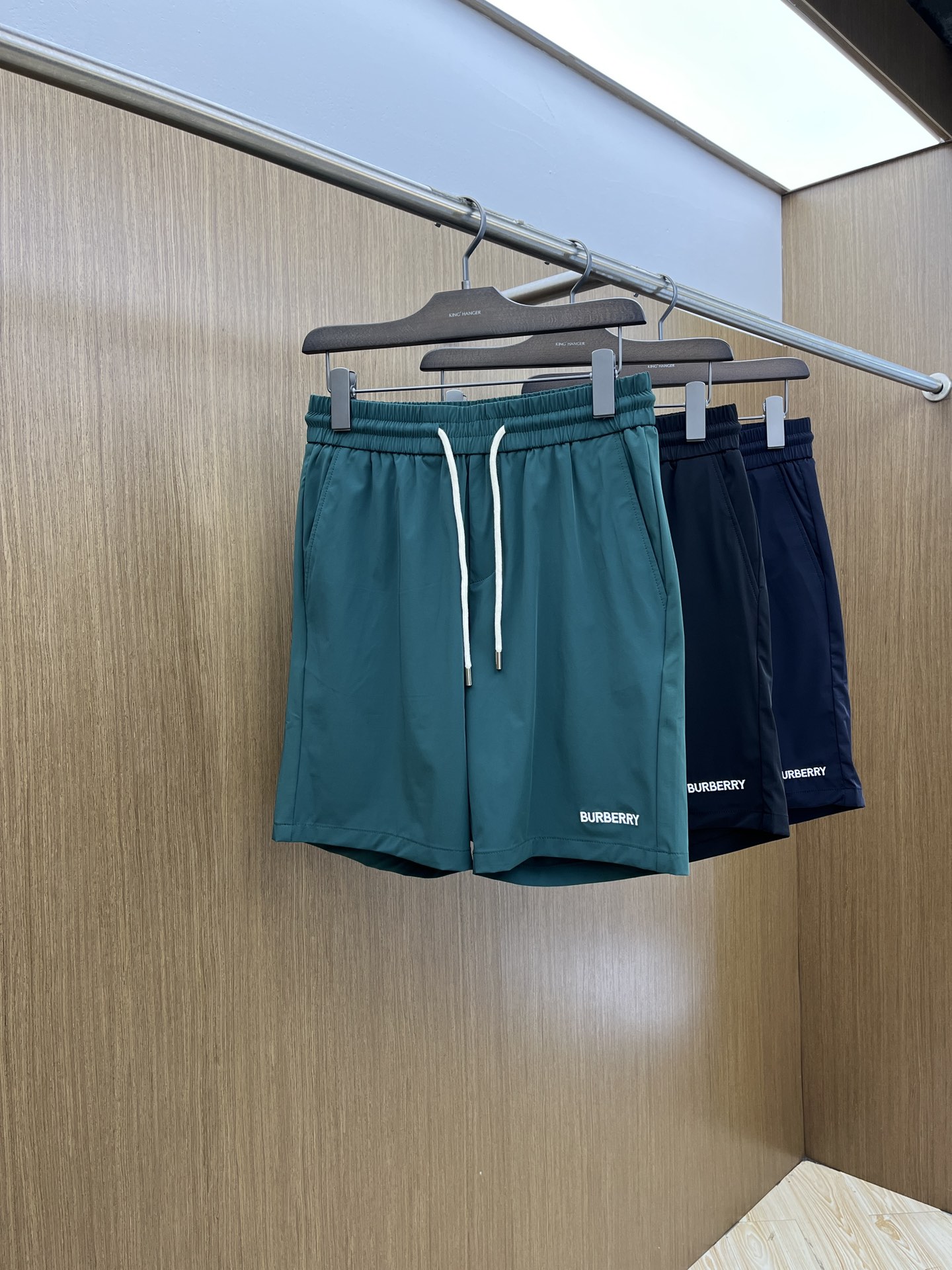 NO:160738,New product BBR ss Spring and Summer exclusively available for new styles casual quick-dry shorts high-end version!  Customized fabrics are breathable and comfortable, with impeccable details, and the brand element design concept reflects high quality. They feel delicate and soft!  FMZ presents casual cut, with a great upper body style!  Number of codes: M-4XL, shorts, alexander wang19860909新品 BBR ss春夏独家专供新款 休闲速干短裤 高端版本！定制面料 透气舒适度高,细节无可挑剔,品牌元素设计理念,体现高品质.手感细腻柔软！fmz呈现休闲裁剪,上身版型超赞！码数:M-4XL,,shorts,alexander wang,Men's clothing