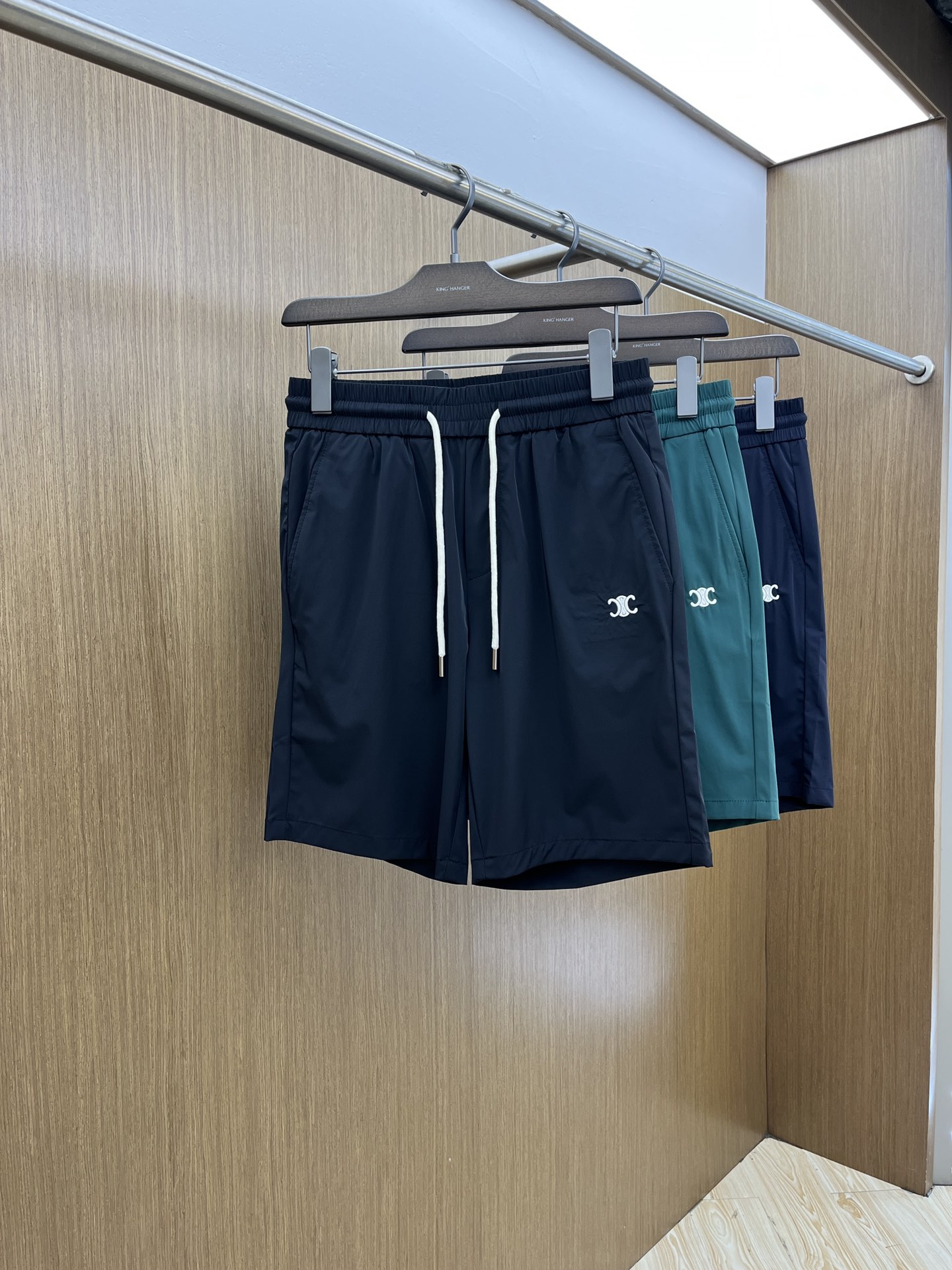 NO:160740,New product Celine ss exclusive for spring and summer new styles, casual quick-dry shorts, high-end version!  Customized fabrics are breathable and comfortable, with impeccable details, and the brand element design concept reflects high quality. They feel delicate and soft!  FMZ presents casual cut, with a great upper body style!  Number of codes: M-4XL, celine, shorts, alexander wang19860909新品 Celine ss春夏独家专供新款 休闲速干短裤 高端版本！定制面料 透气舒适度高,细节无可挑剔,品牌元素设计理念,体现高品质.手感细腻柔软！fmz呈现休闲裁剪,上身版型超赞！码数:M-4XL,,celine,shorts,alexander wang,Men's clothing