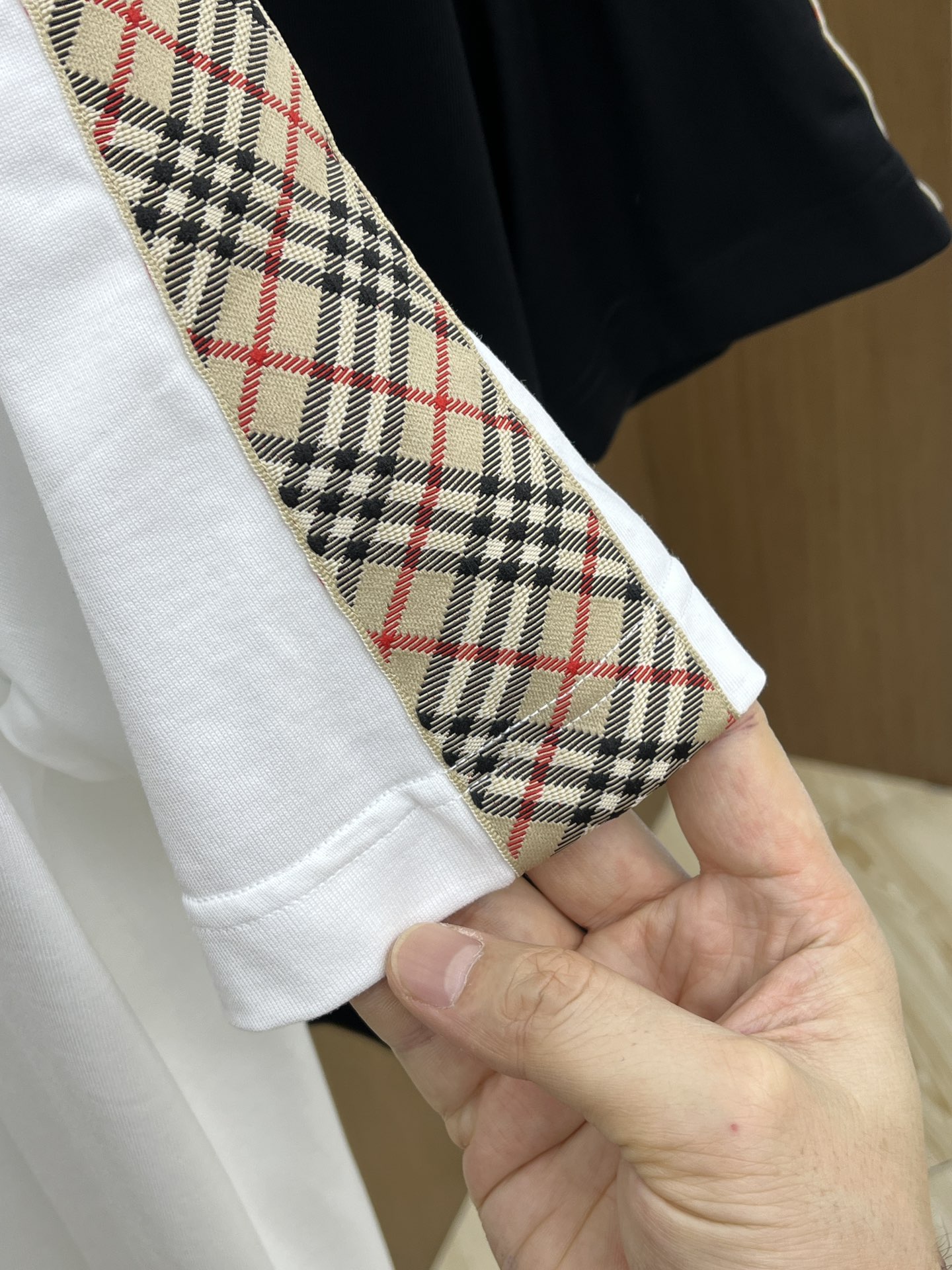 Burberry Short Sleeve T-Shirt - Premium Cotton, Designer Logo, Stylish Fit 7 i1746816336 8093 0