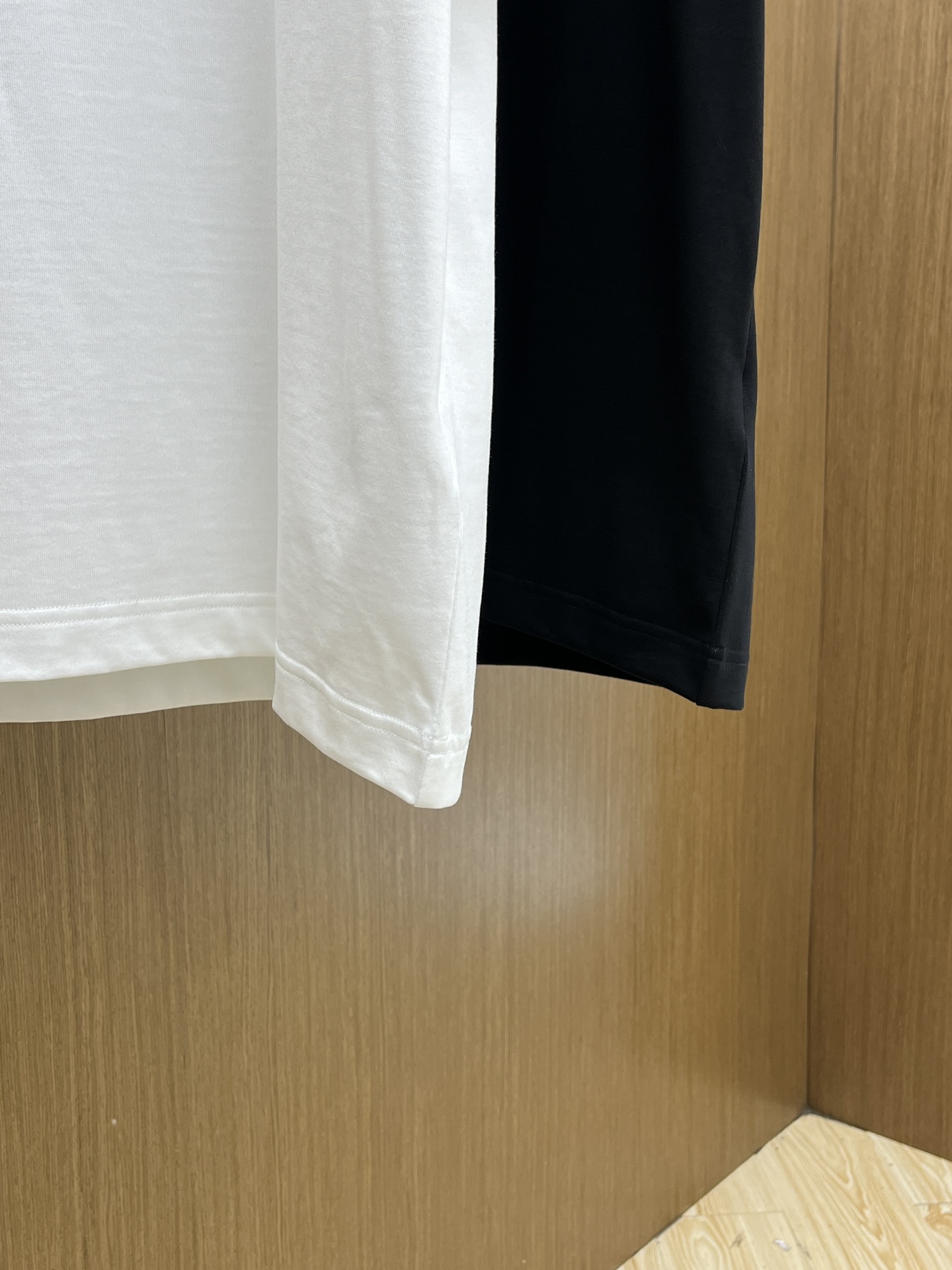 Burberry Short Sleeve T-Shirt - Premium Cotton, Designer Logo, Stylish Fit 8 i1746816337 8124 3