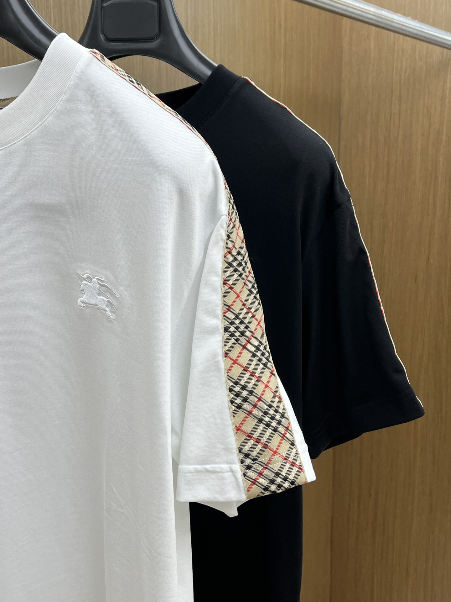 Burberry Short Sleeve T-Shirt - Premium Cotton, Designer Logo, Stylish Fit 4 i1746816337 9158 6