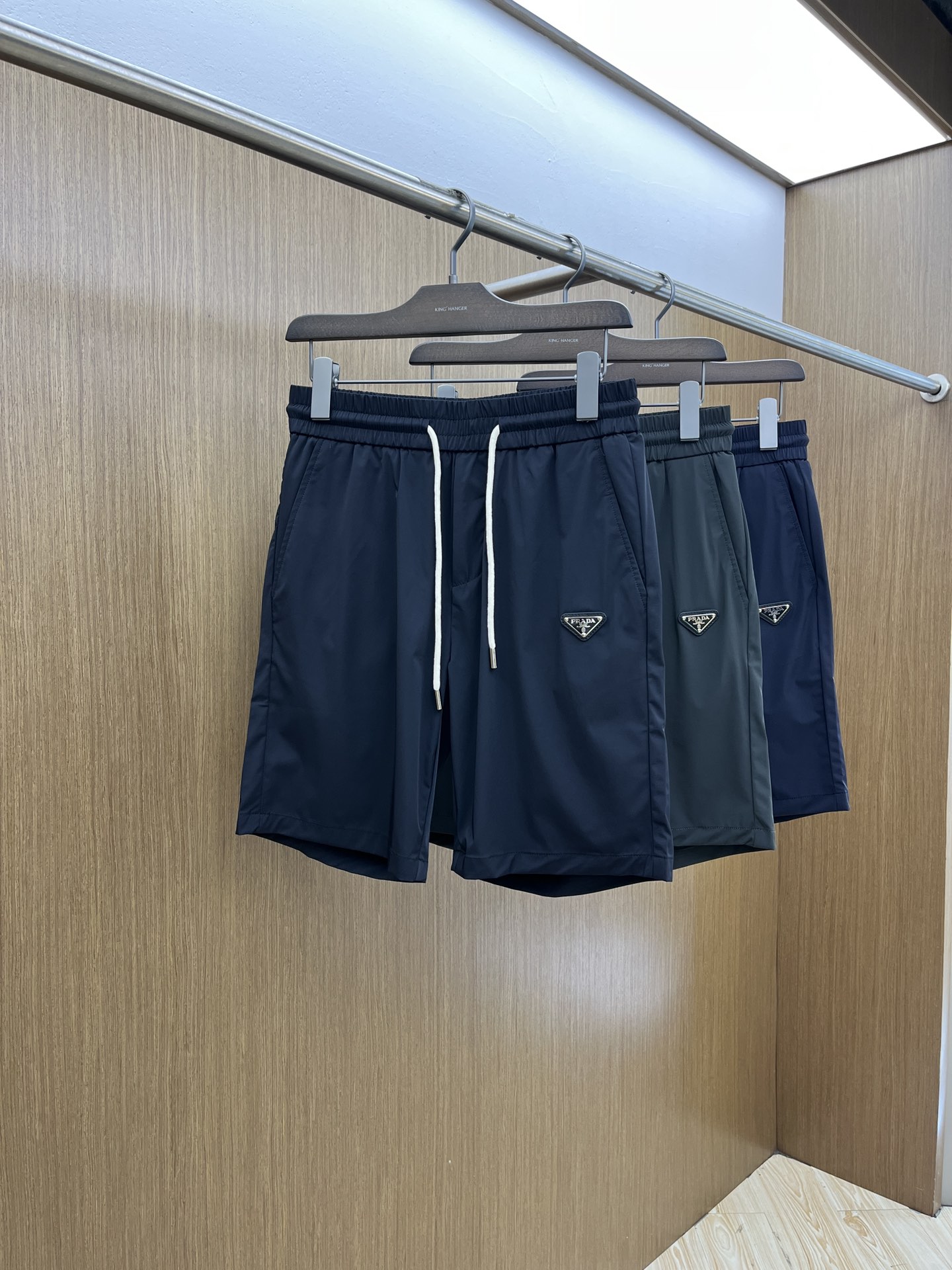 NO:161948,New product PD ss spring and summer exclusive new style casual quick-dry shorts high-end version!  Customized fabrics are breathable and comfortable, with impeccable details, and the brand element design concept reflects high quality. They feel delicate and soft!  FMZ presents casual cut, with a great upper body style!  Number of codes: M-4XL, shorts, alexander wang19860909新品 PD ss春夏独家专供新款 休闲速干短裤 高端版本！定制面料 透气舒适度高,细节无可挑剔,品牌元素设计理念,体现高品质.手感细腻柔软！fmz呈现休闲裁剪,上身版型超赞！码数:M-4XL,,shorts,alexander wang,Men's clothing