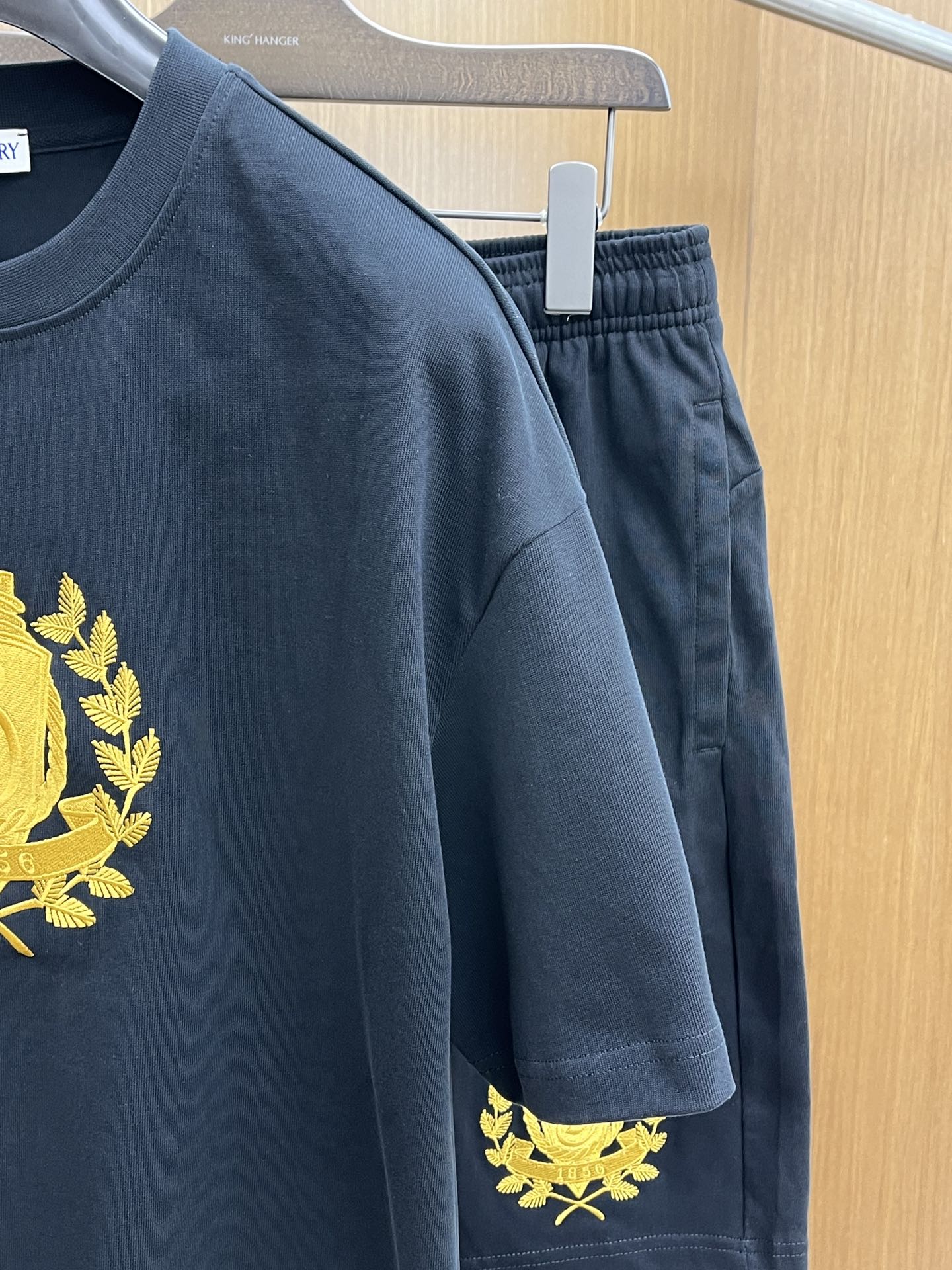 新款/套 BBR 🔥🔥春夏最新款休闲短裤短袖套装，男女款👫 贸易公司渠道稀出，同步官网发售！基本每一季都